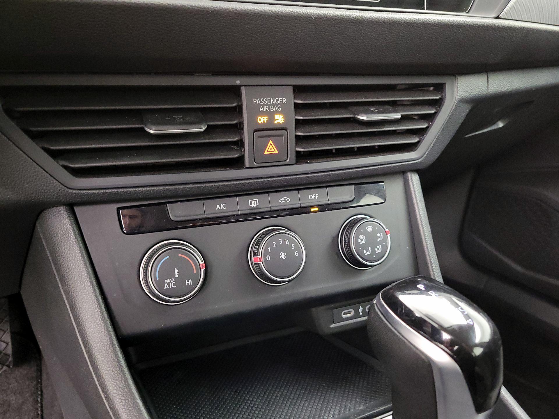 Thumbnail: 2024 Volkswagen Jetta - 17