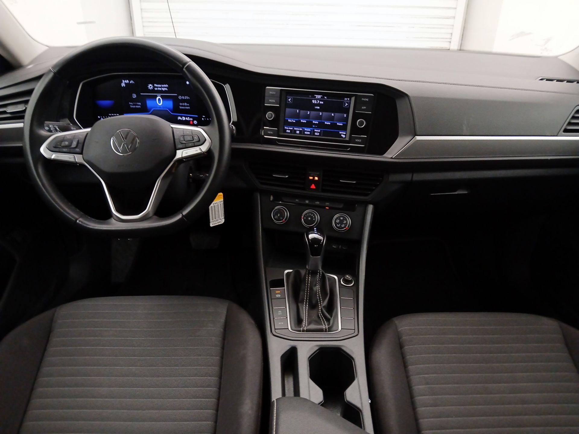 Thumbnail: 2024 Volkswagen Jetta - 9