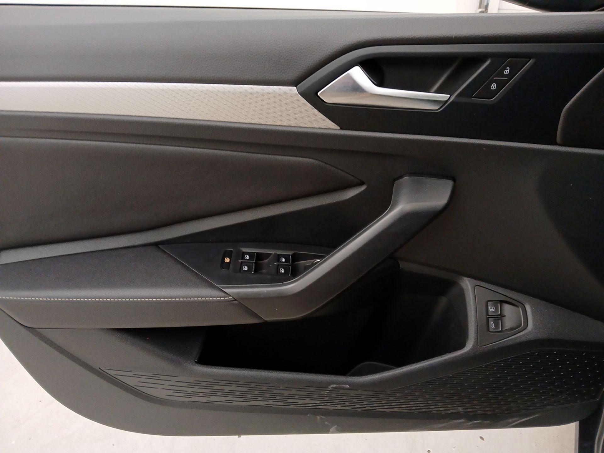 Thumbnail: 2024 Volkswagen Jetta - 12