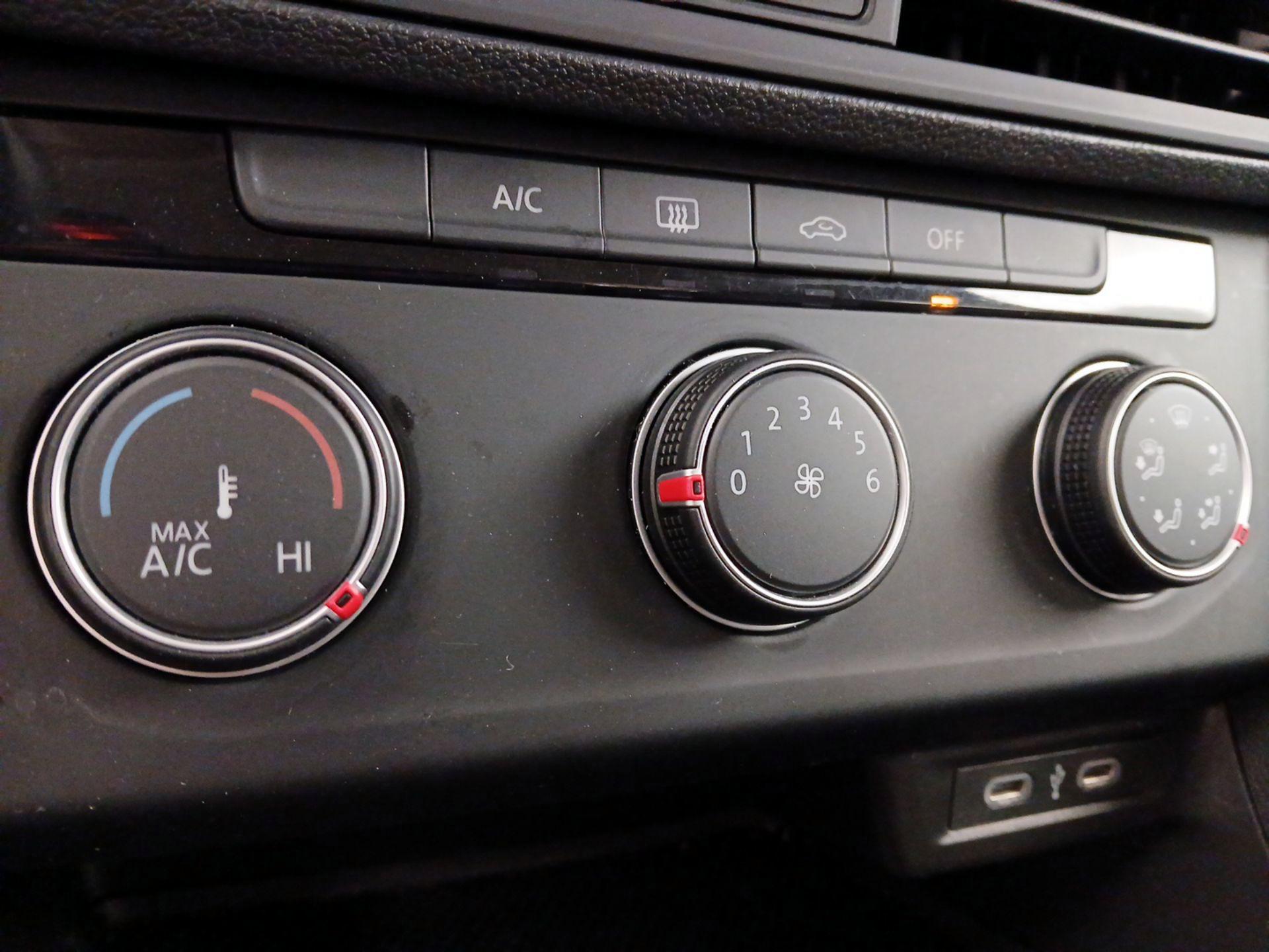 Thumbnail: 2024 Volkswagen Jetta - 16