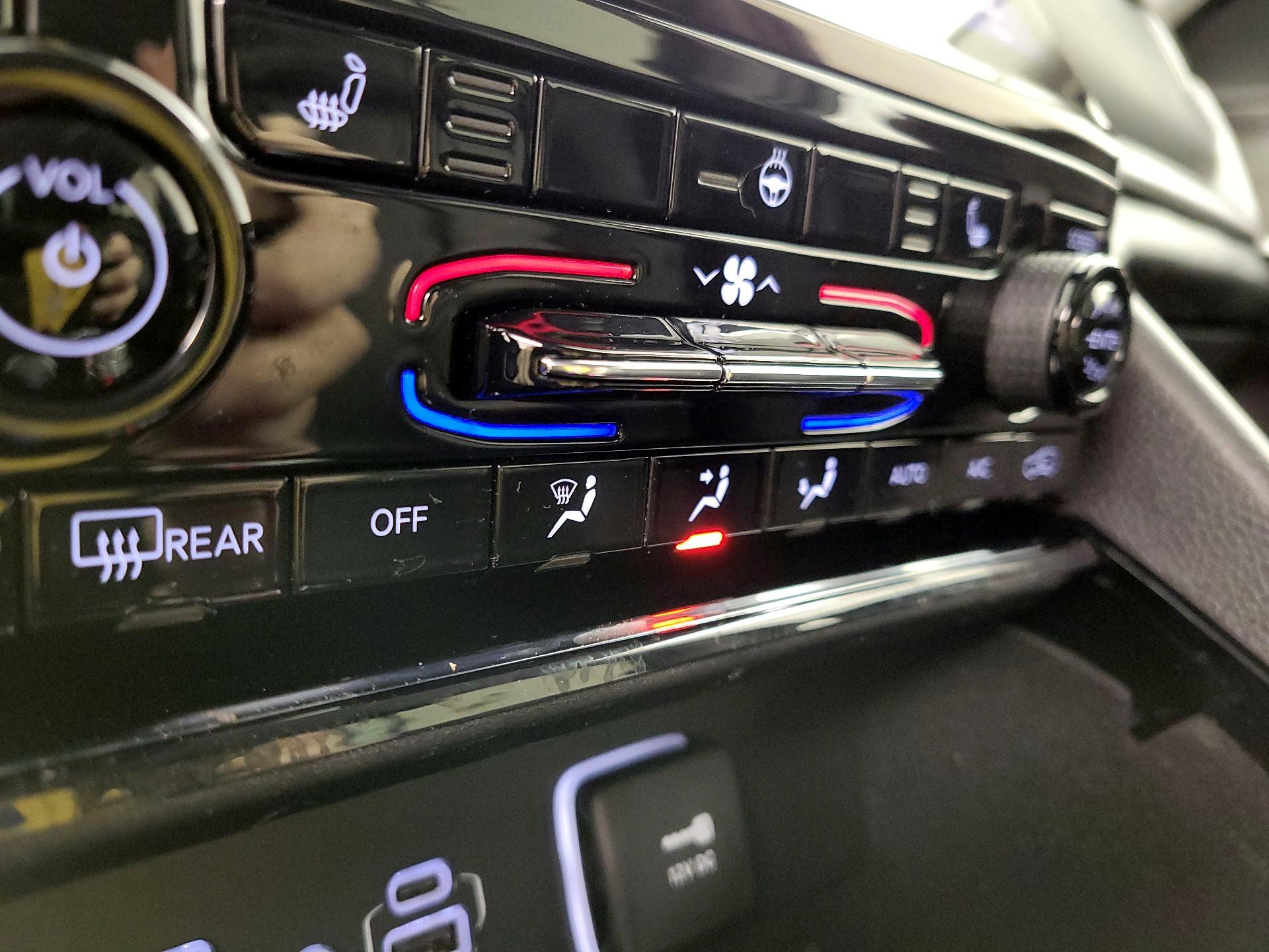 Thumbnail: 2022 Jeep Grand Cherokee - 17