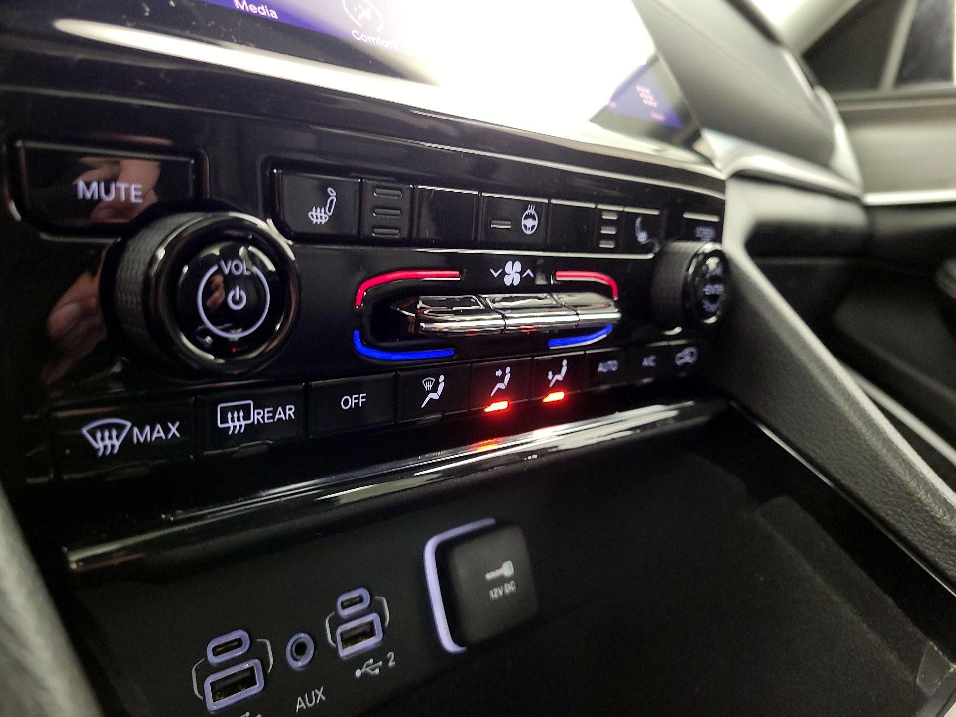 Thumbnail: 2022 Jeep Grand Cherokee - 17