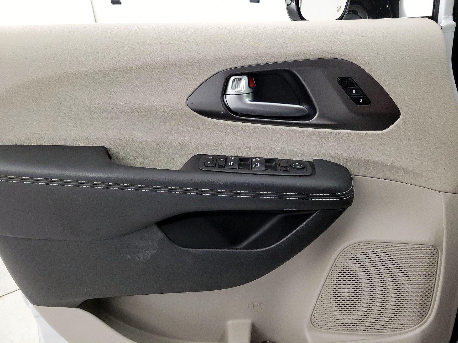 Thumbnail: 2024 Chrysler Pacifica - 12