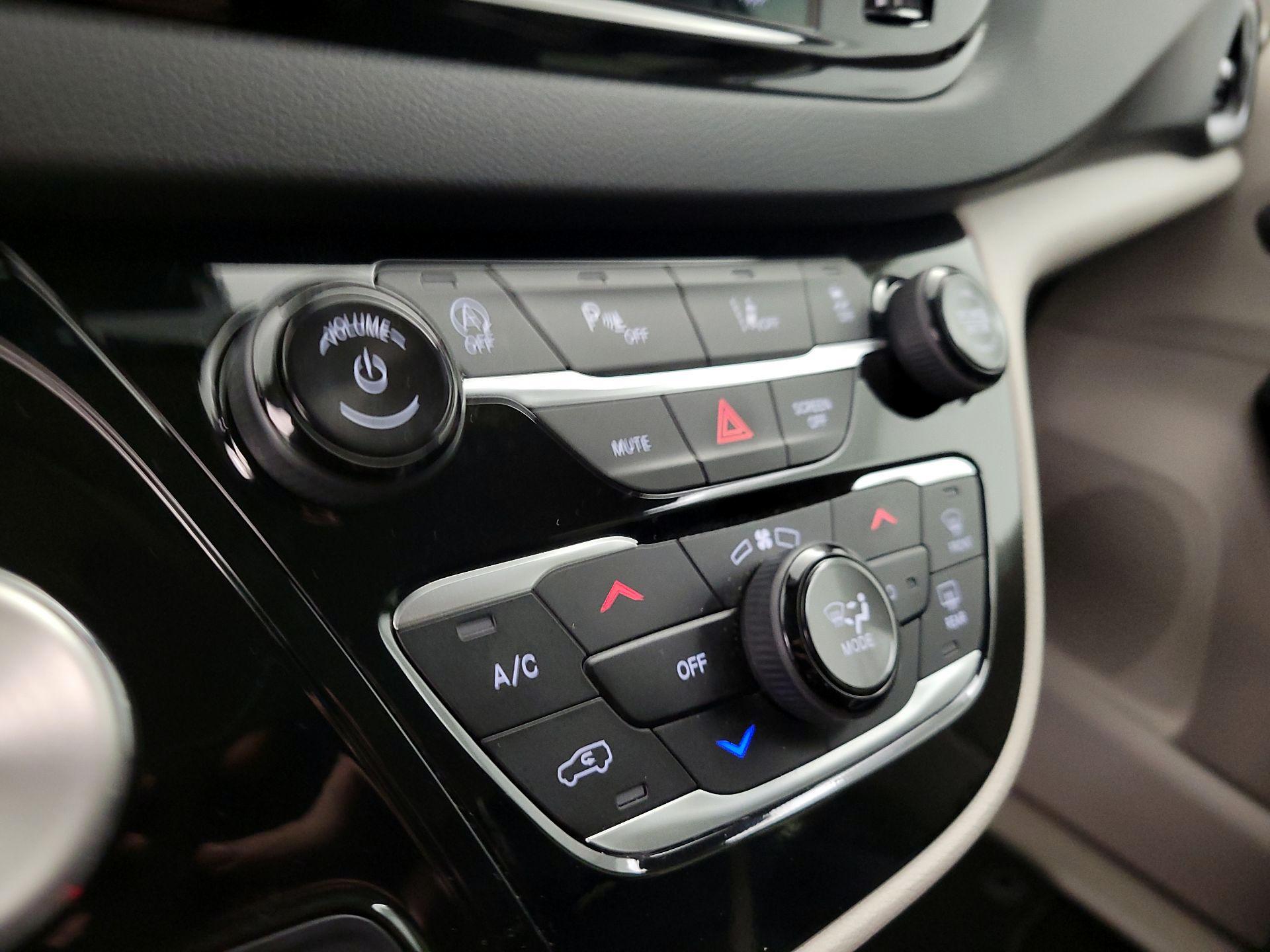 Thumbnail: 2024 Chrysler Pacifica - 16