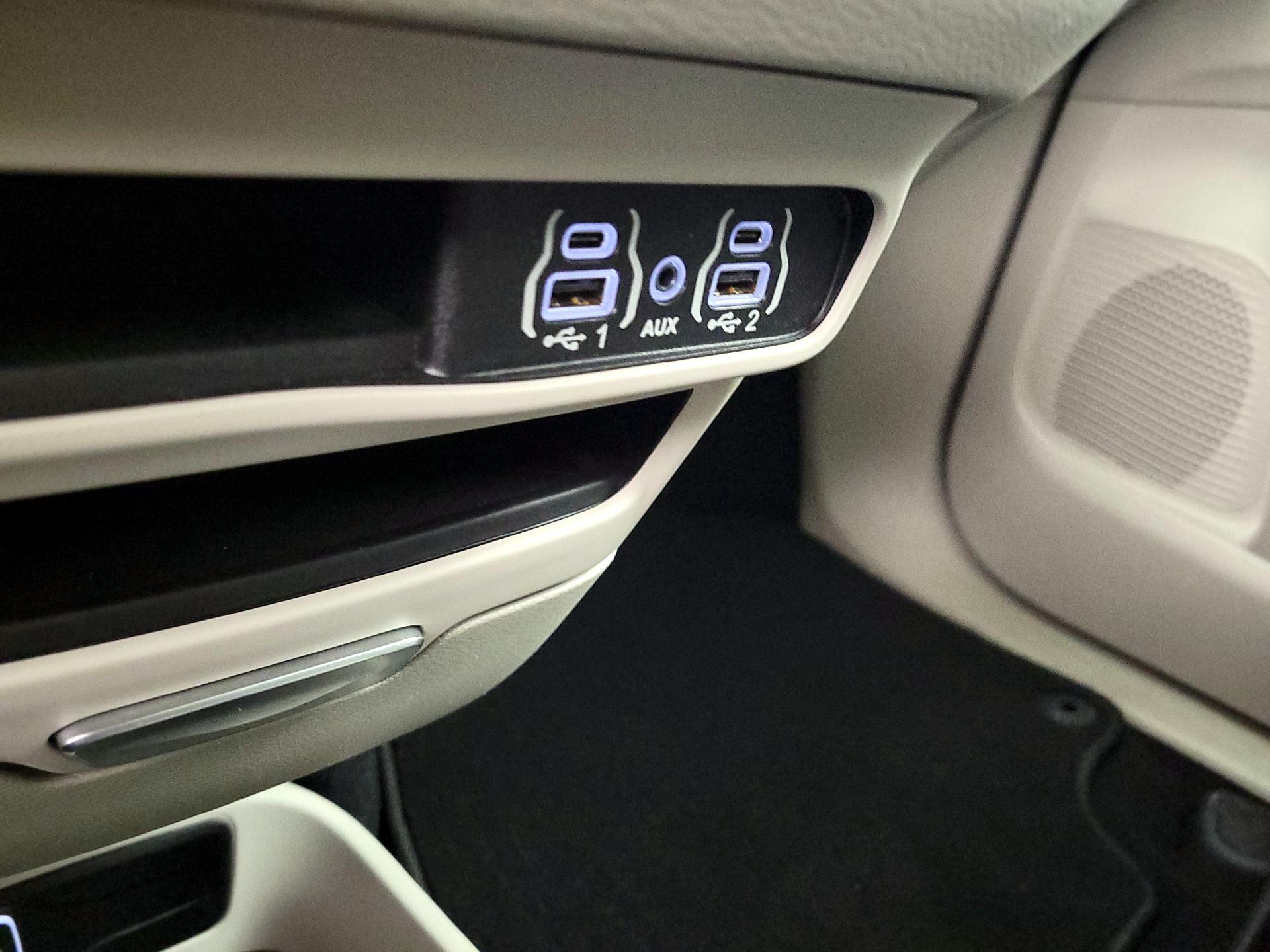 Thumbnail: 2024 Chrysler Pacifica - 18