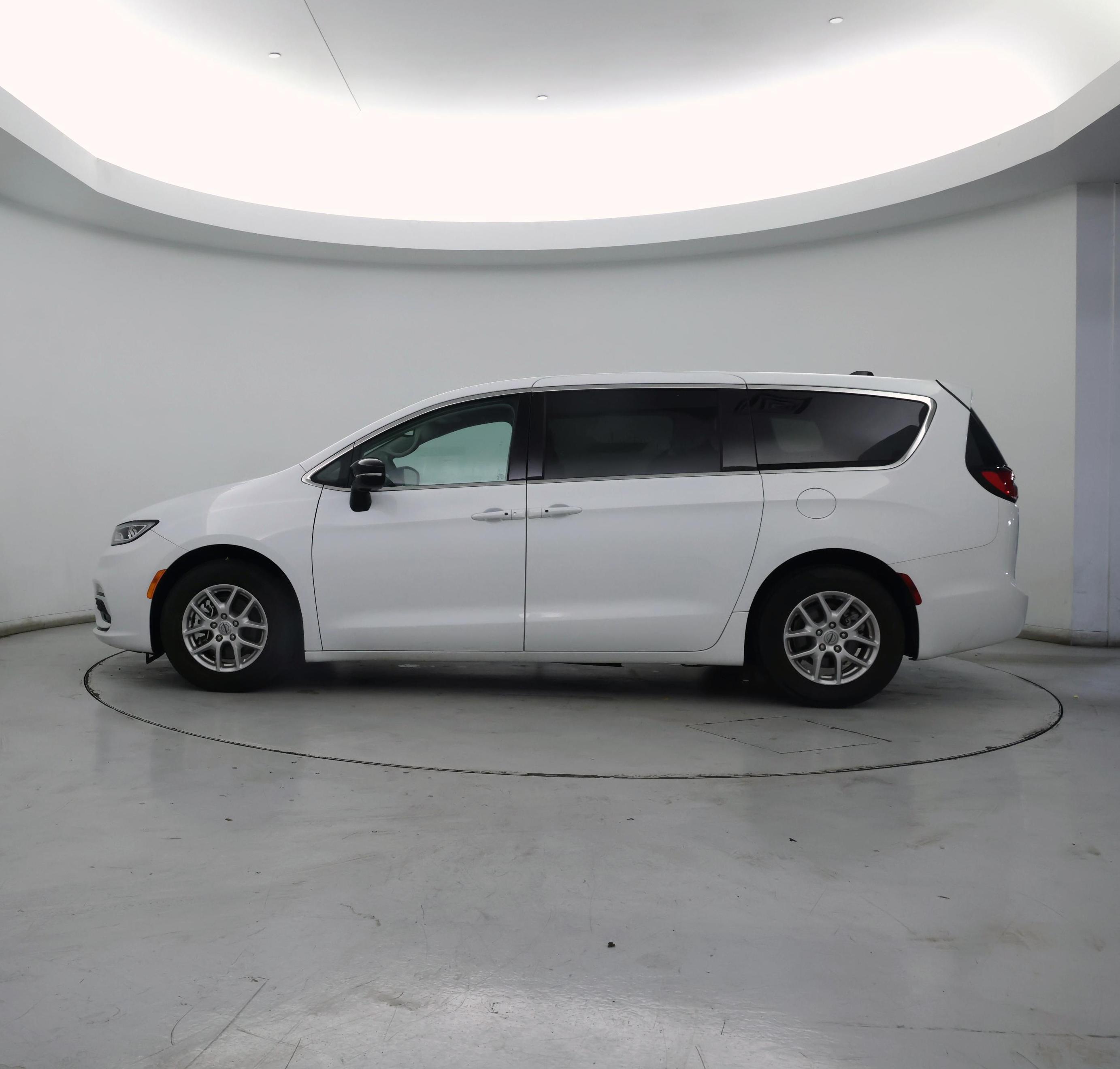 Thumbnail: 2024 Chrysler Pacifica - 3