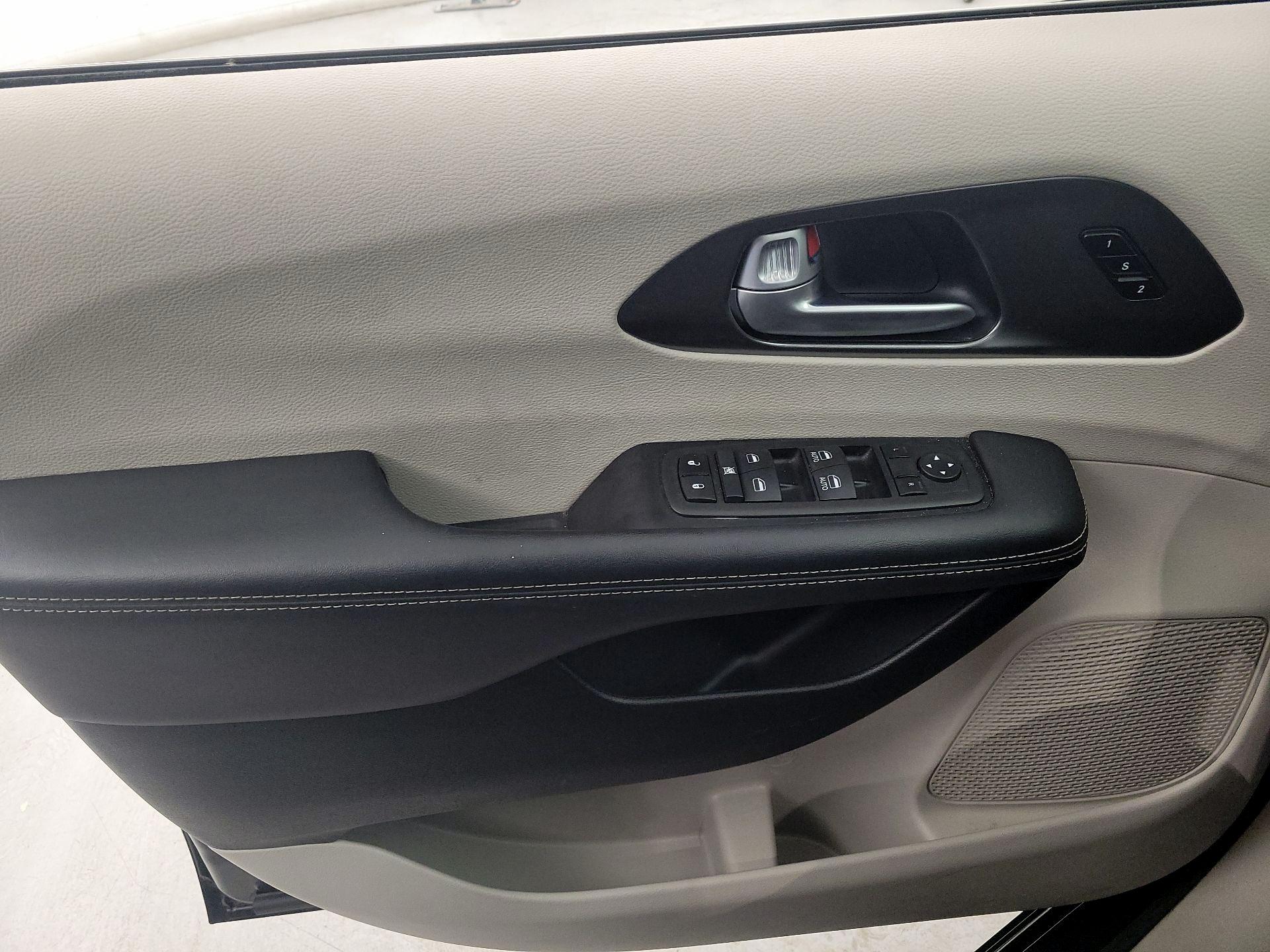 Thumbnail: 2024 Chrysler Pacifica - 12