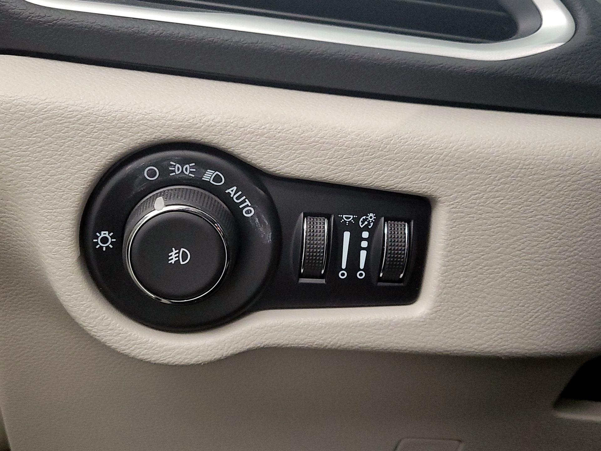 Thumbnail: 2024 Chrysler Pacifica - 13