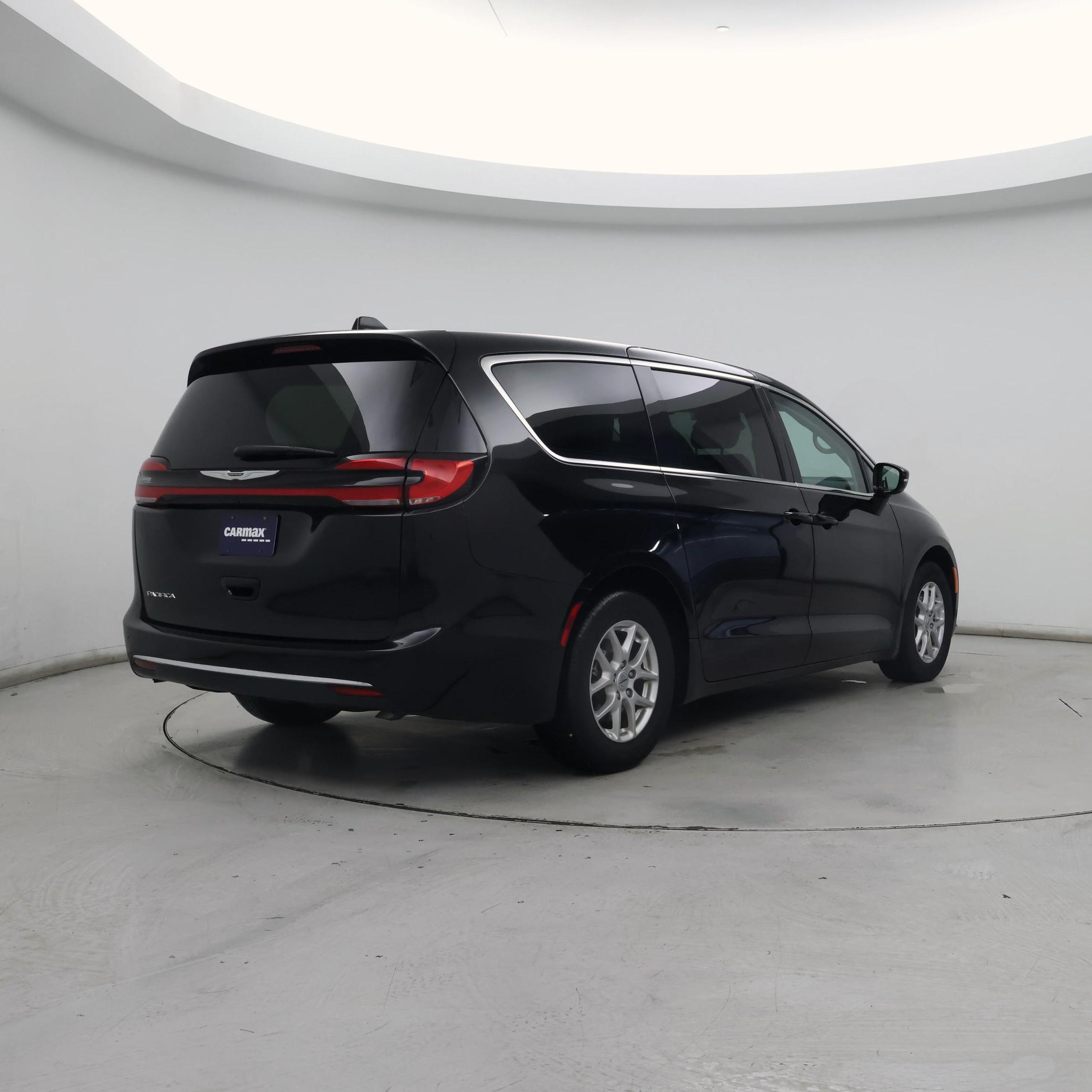 Thumbnail: 2024 Chrysler Pacifica - 8