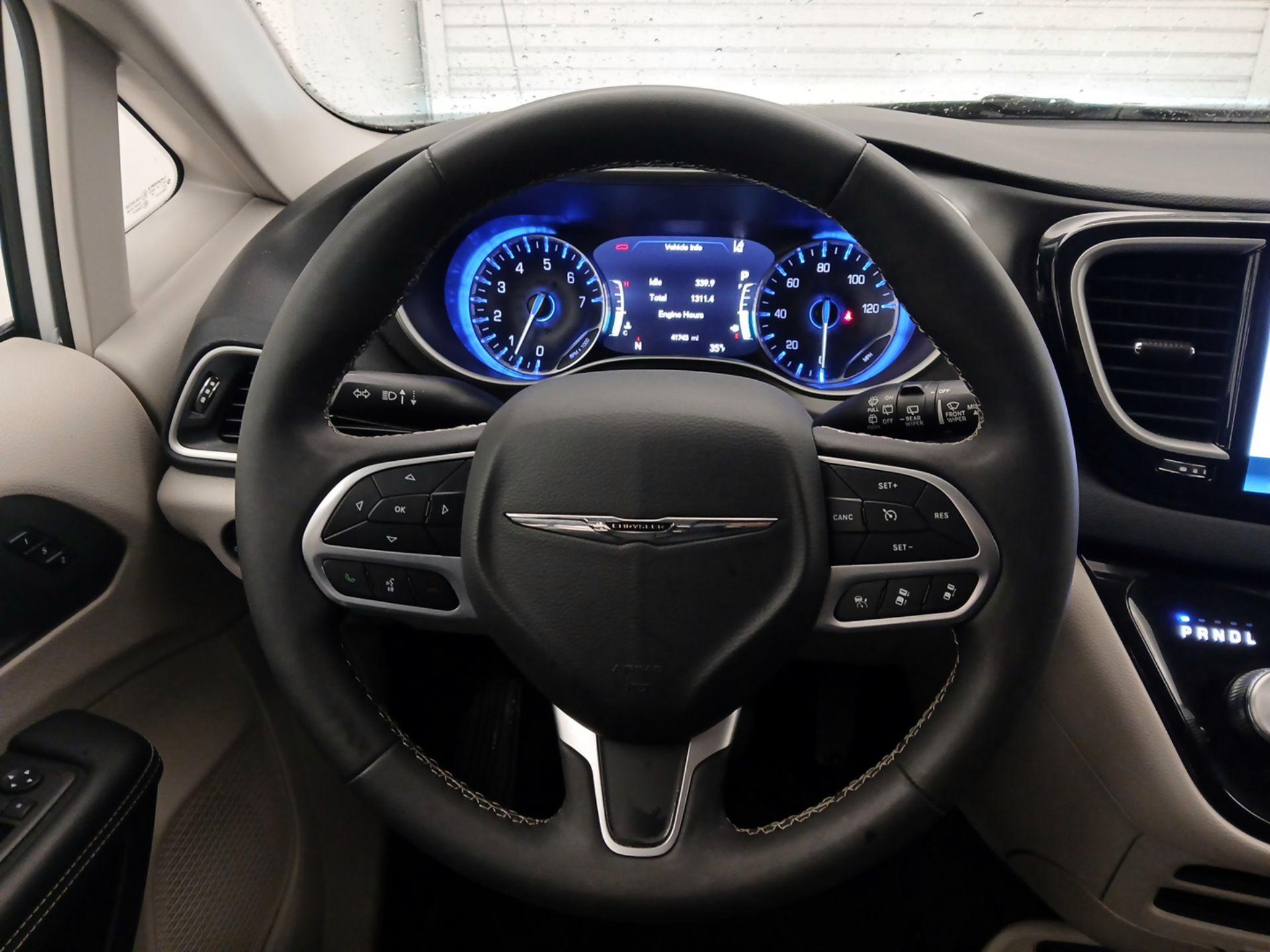 Thumbnail: 2024 Chrysler Pacifica - 10