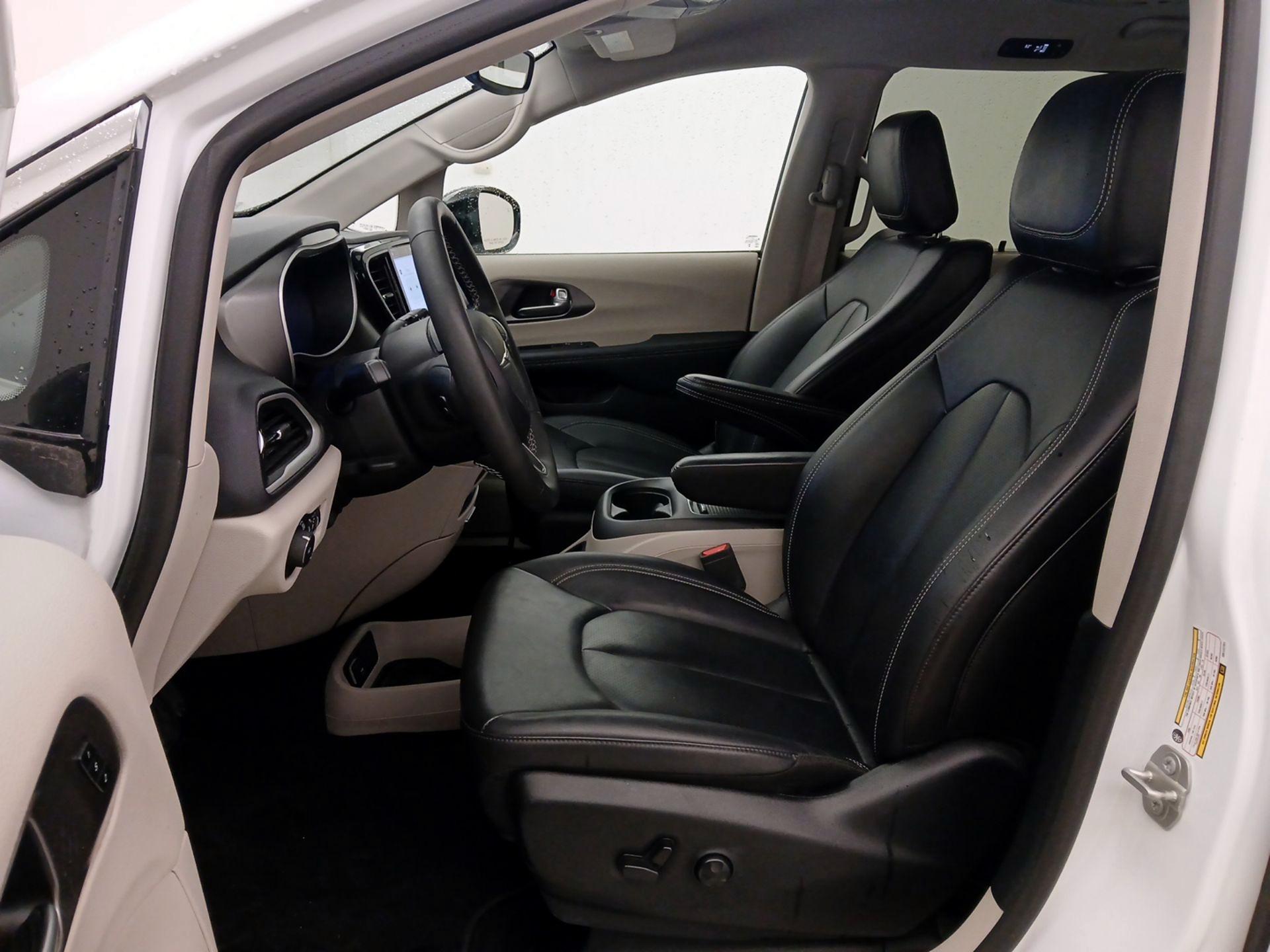 Thumbnail: 2024 Chrysler Pacifica - 11