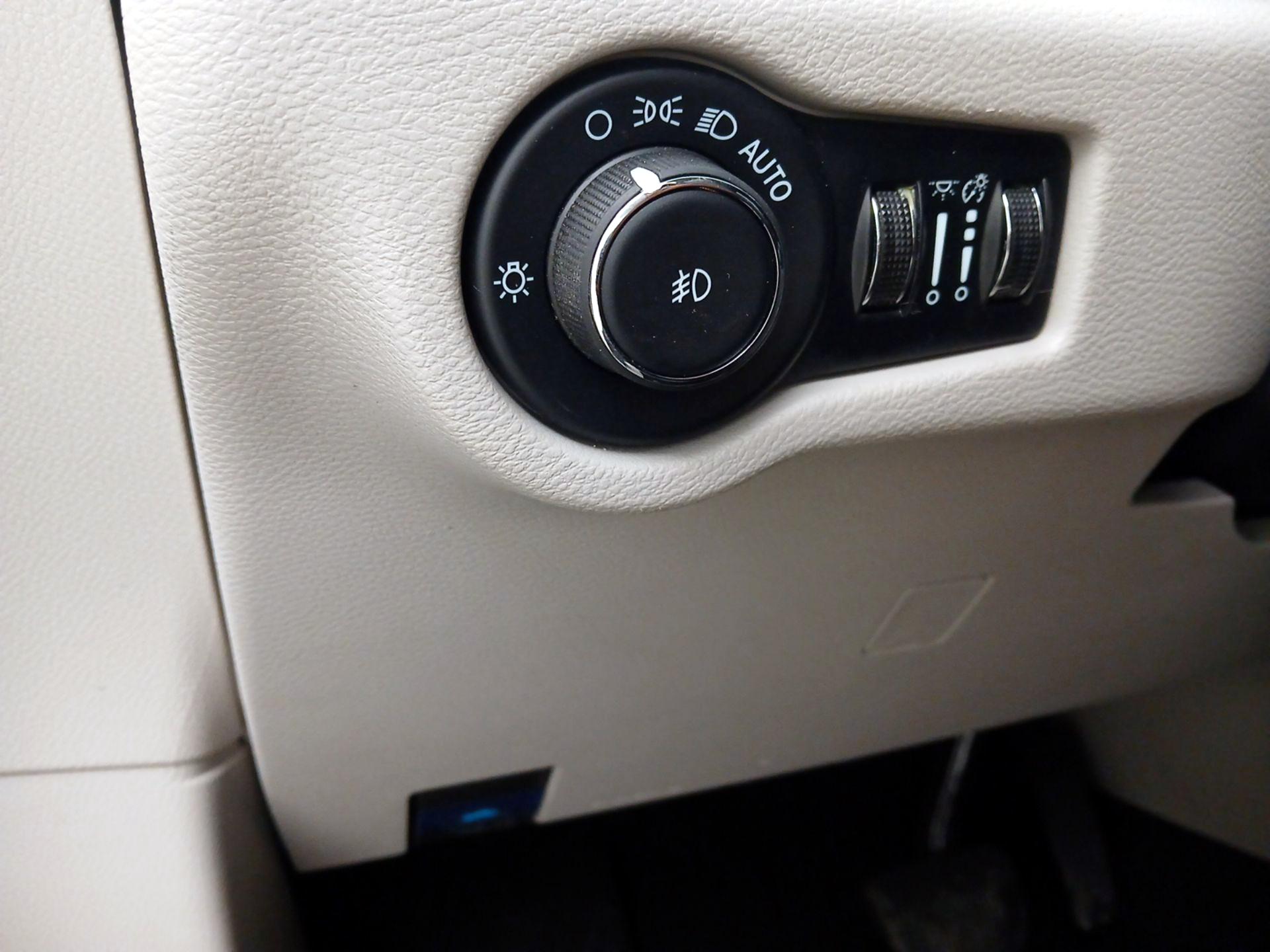 Thumbnail: 2024 Chrysler Pacifica - 13