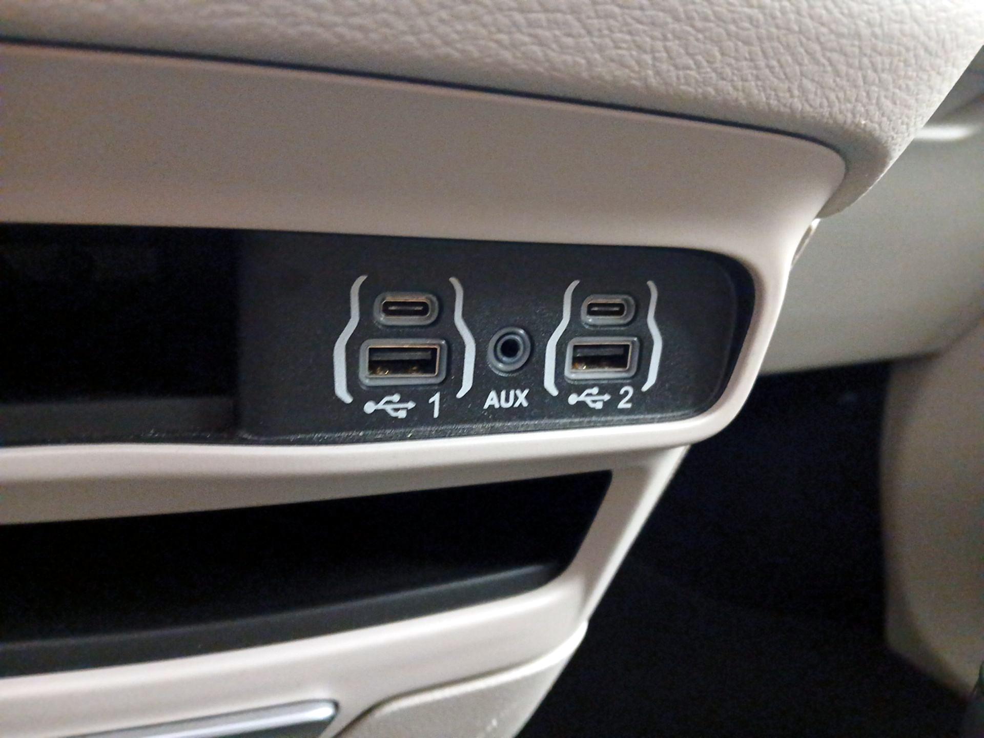 Thumbnail: 2024 Chrysler Pacifica - 18