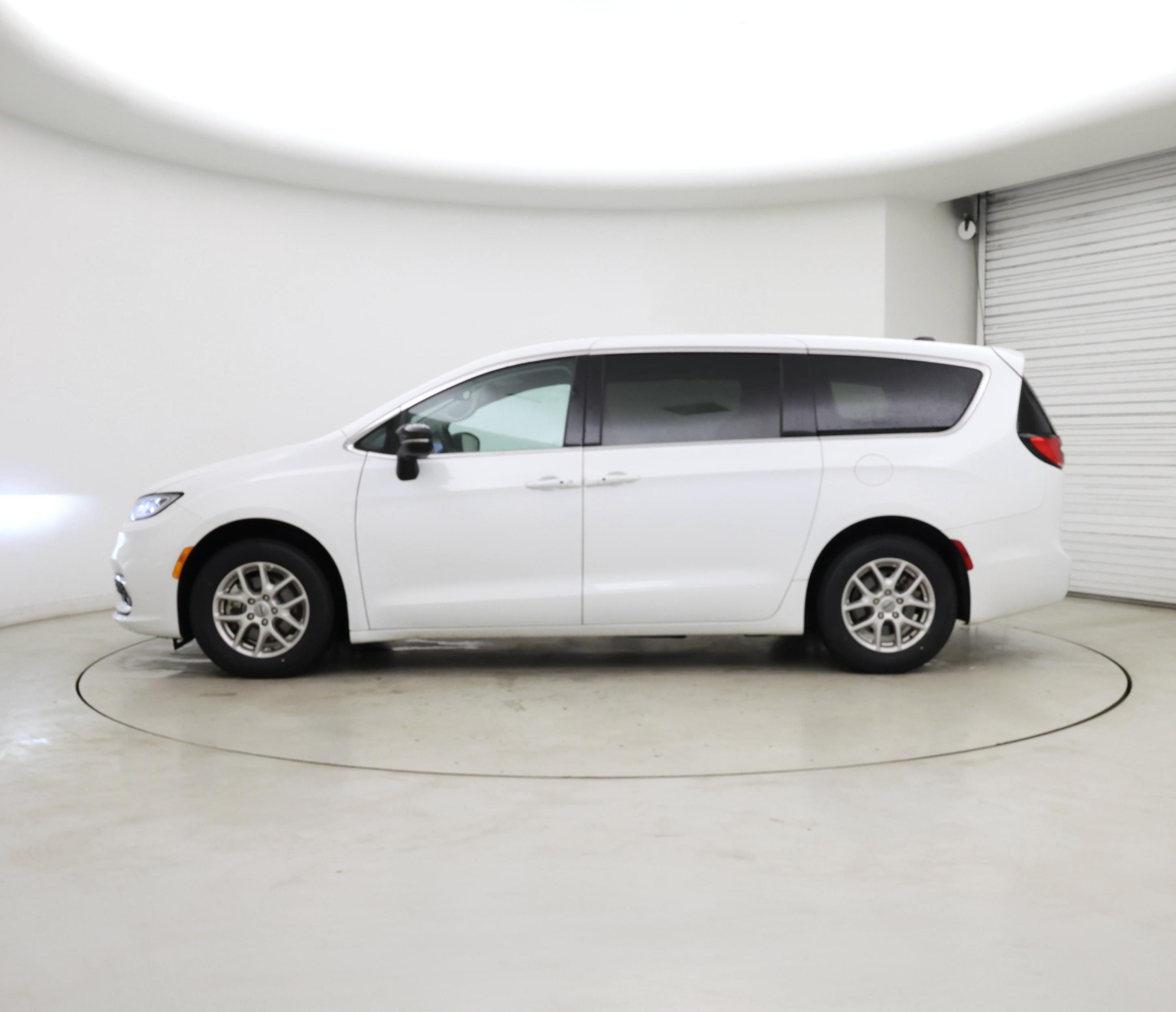 Thumbnail: 2024 Chrysler Pacifica - 3