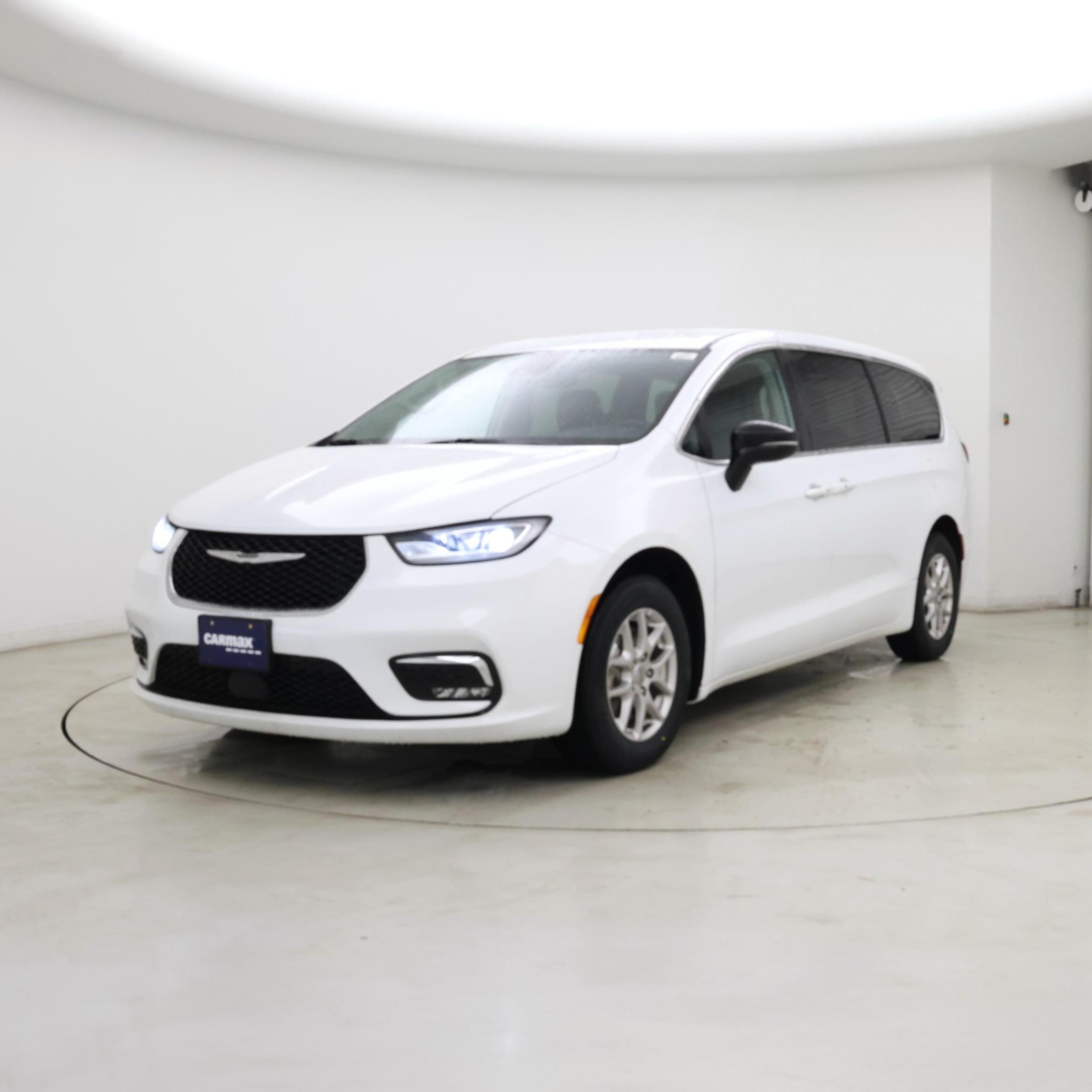 Thumbnail: 2024 Chrysler Pacifica - 4