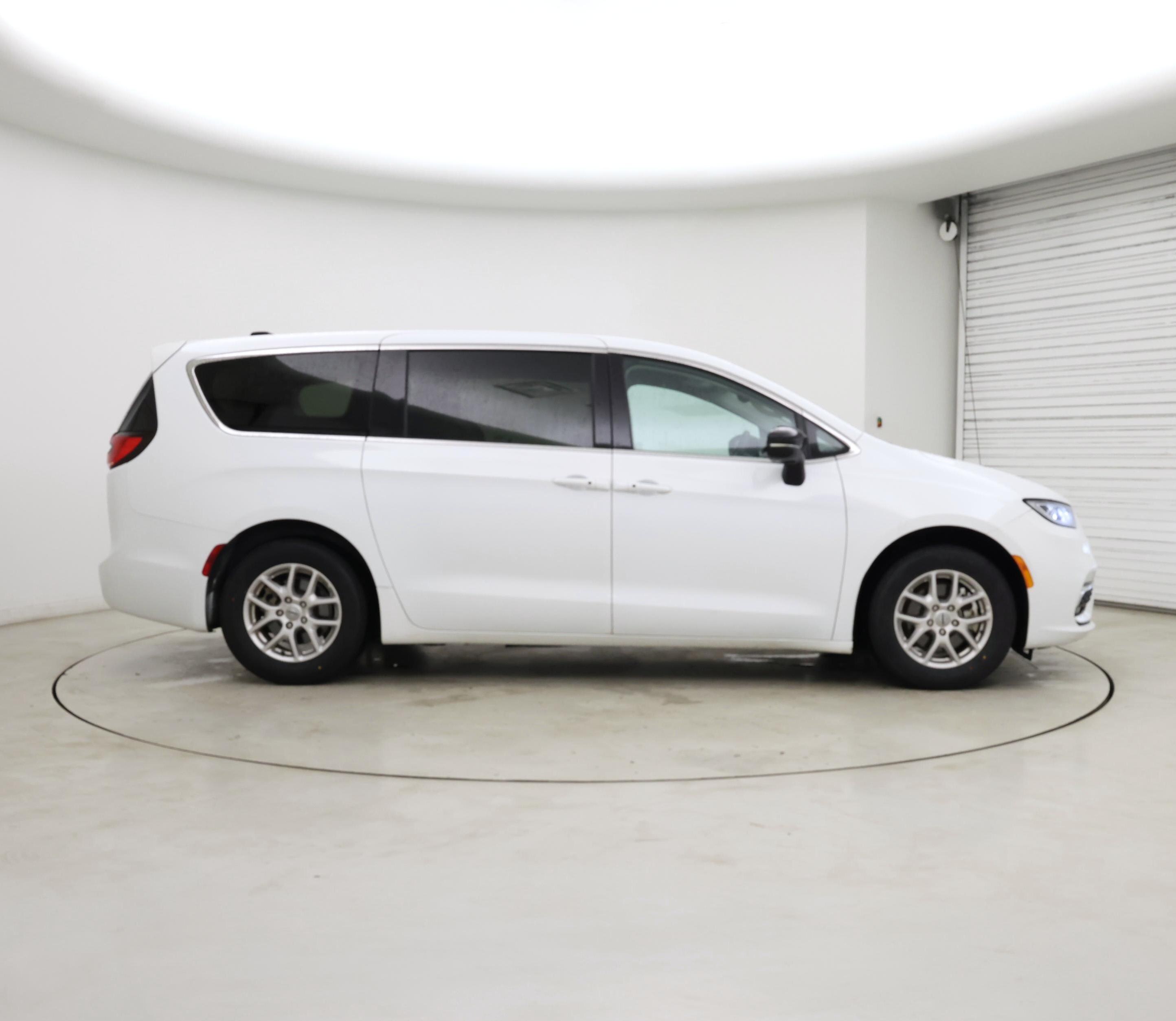 Thumbnail: 2024 Chrysler Pacifica - 7