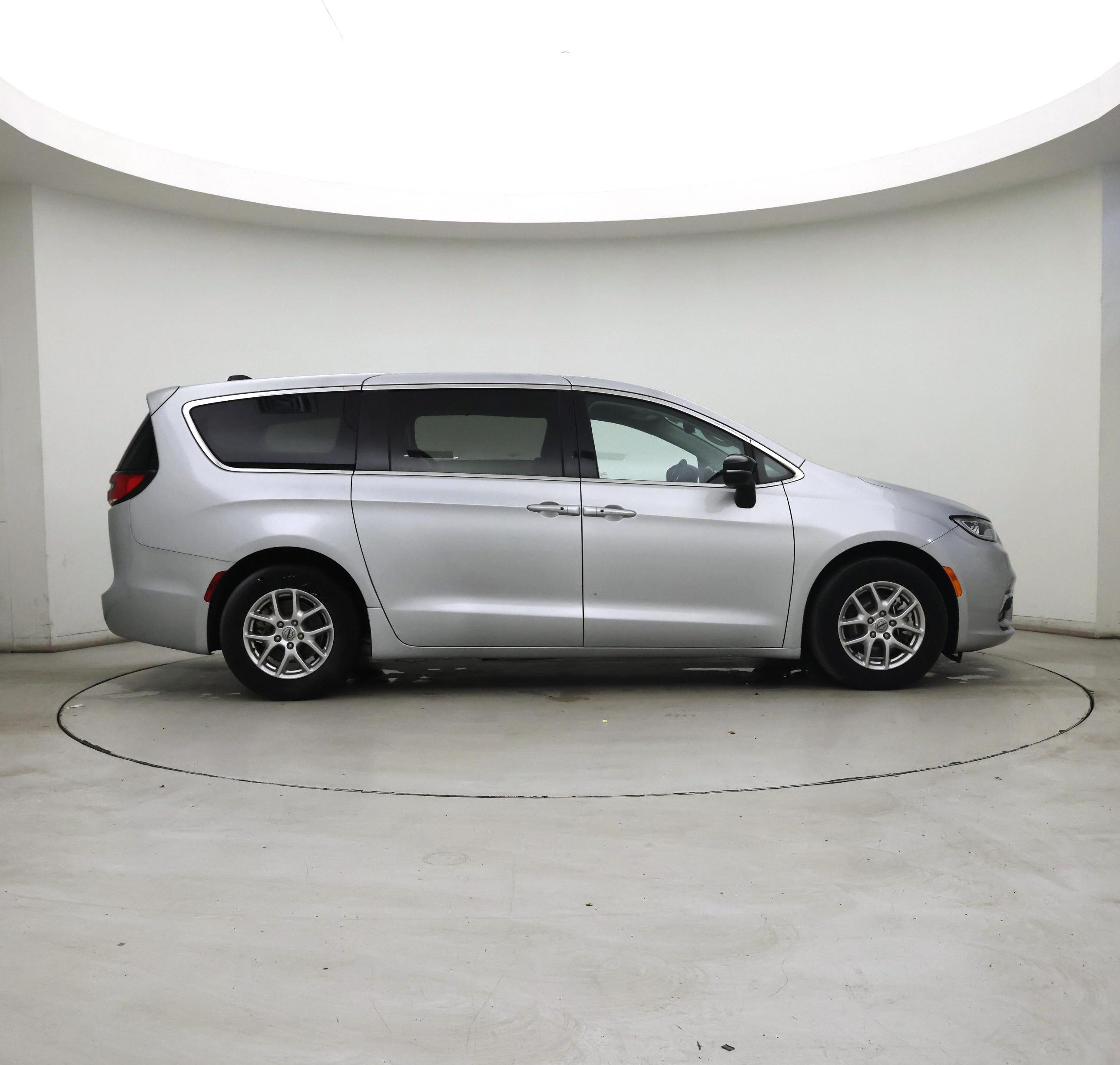 Thumbnail: 2024 Chrysler Pacifica - 7