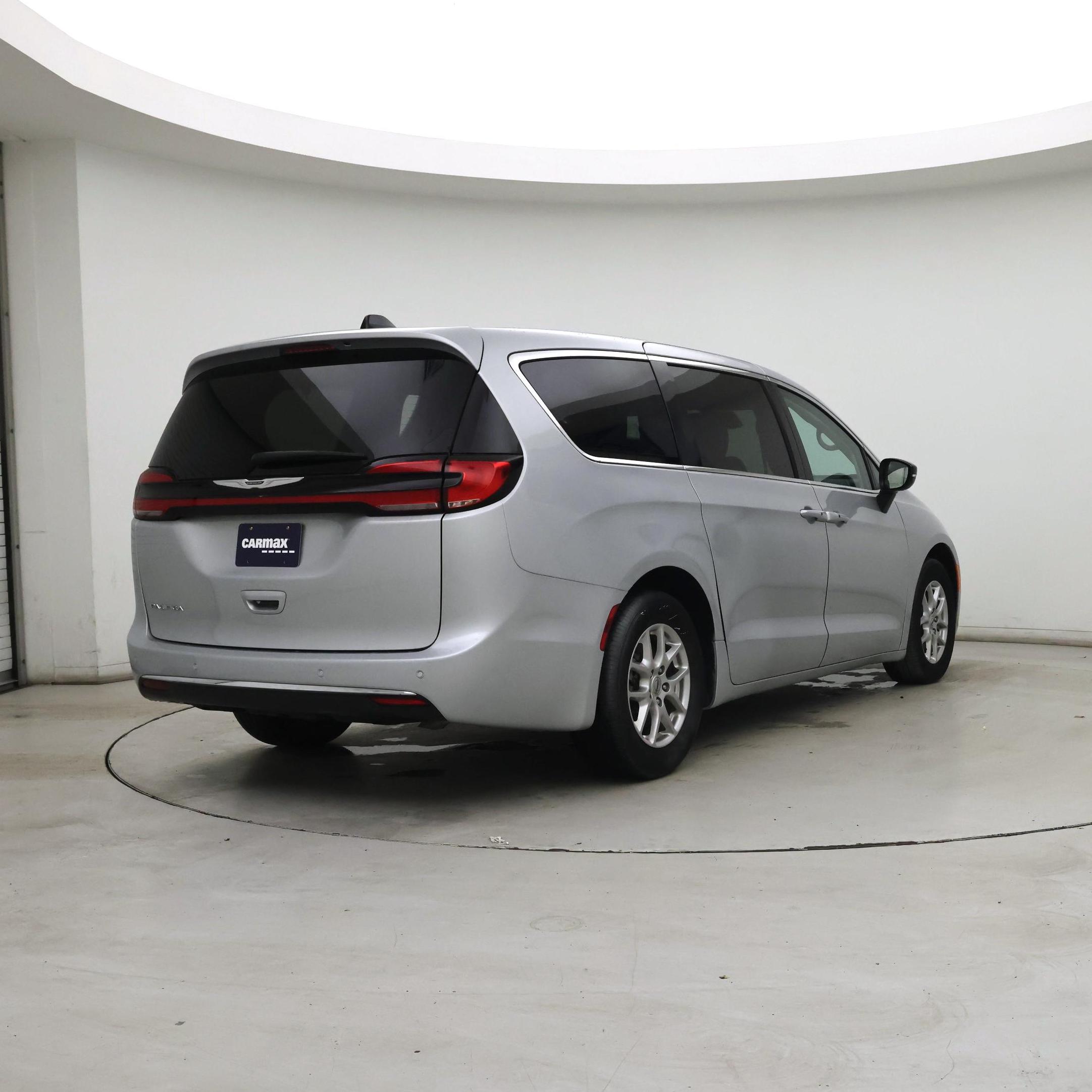 Thumbnail: 2024 Chrysler Pacifica - 8