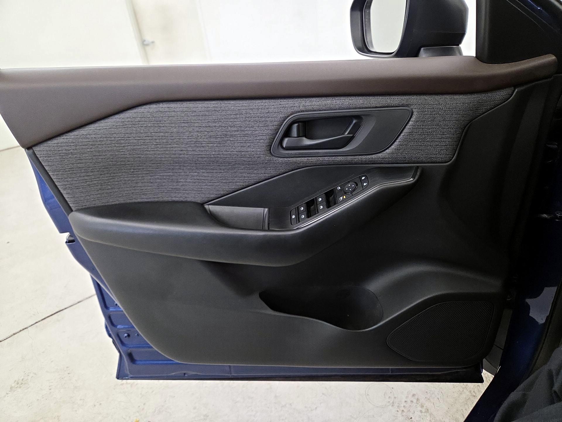 Thumbnail: 2023 Nissan Rogue - 12