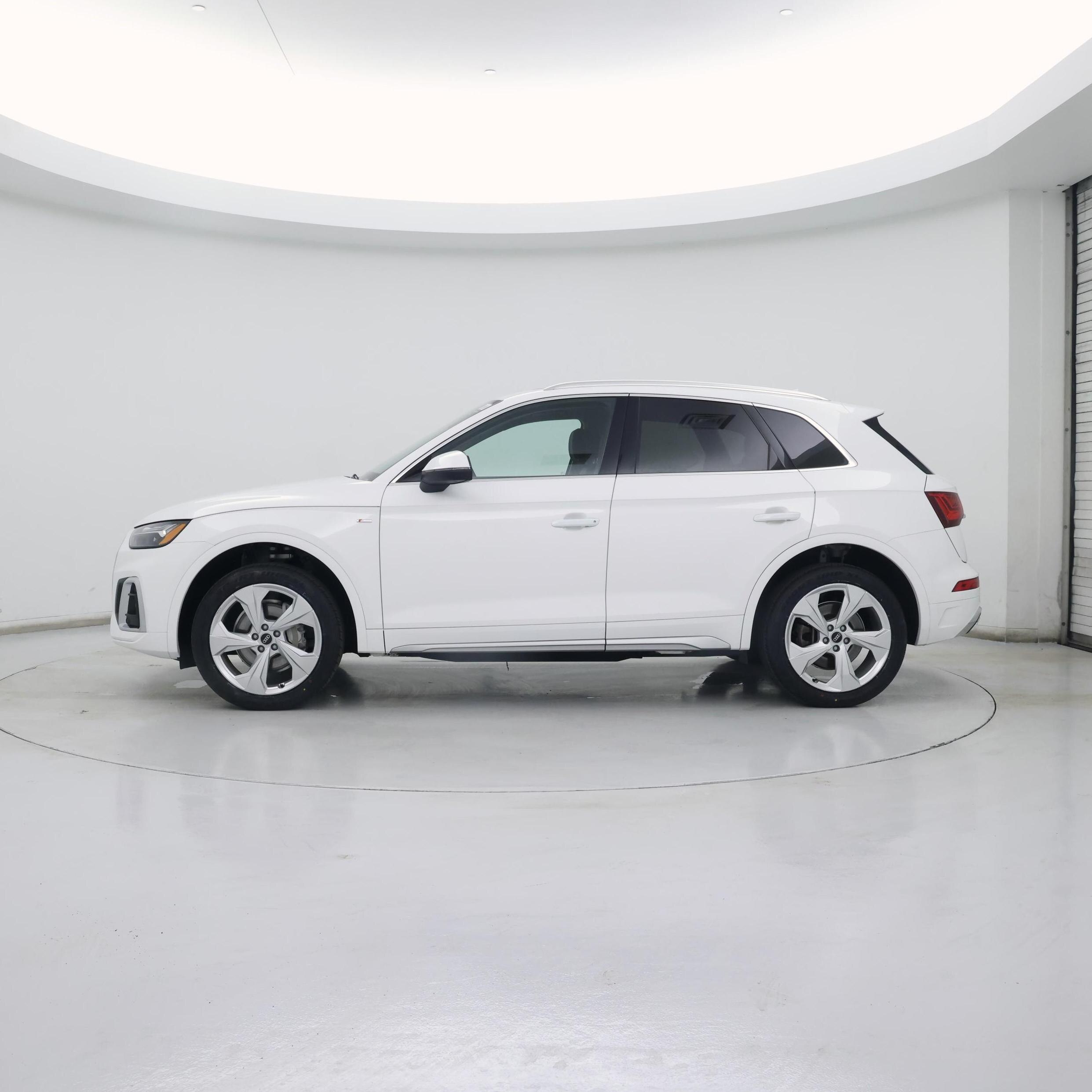 Thumbnail: 2023 Audi Q5 - 3