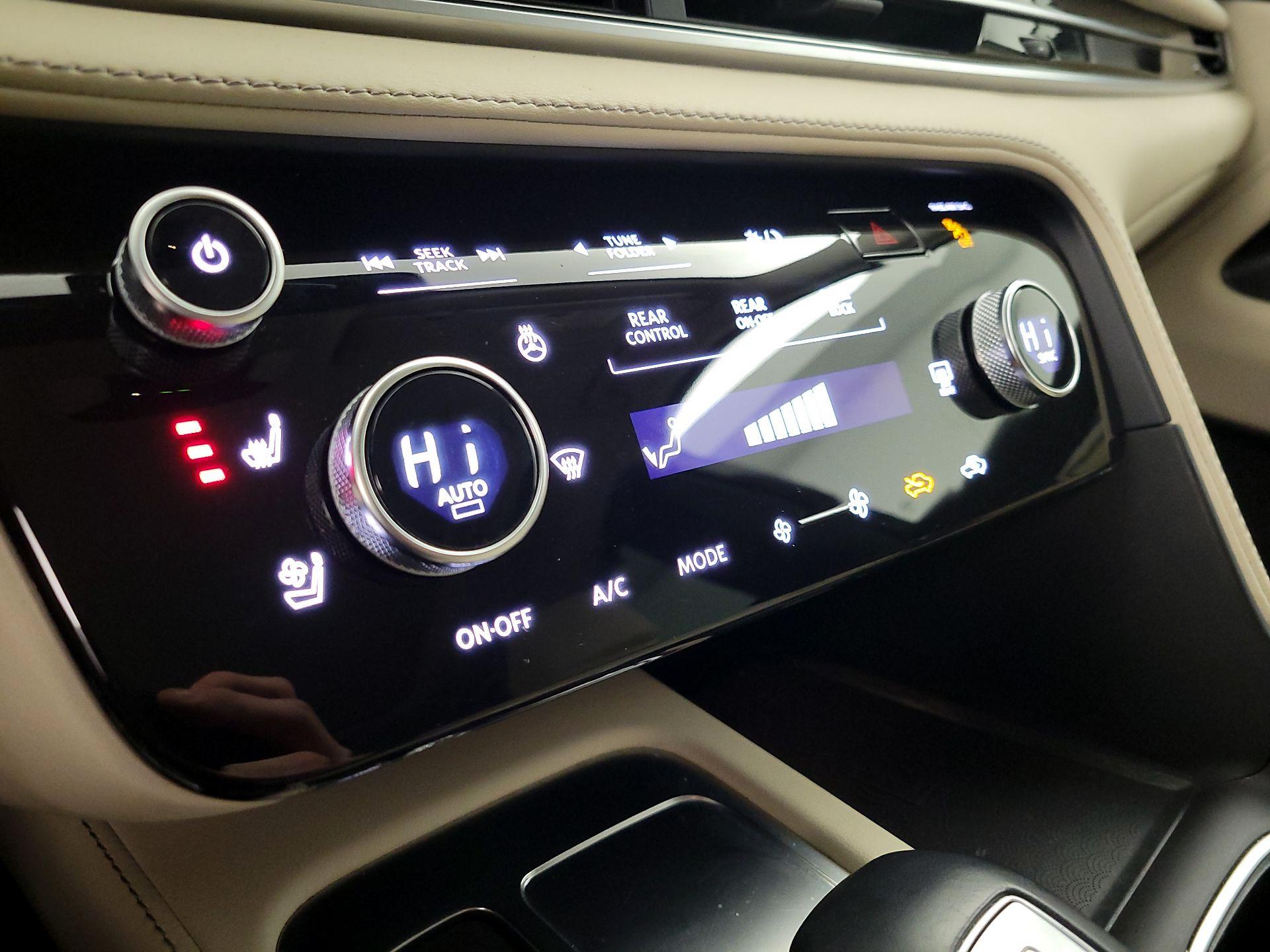 Thumbnail: 2023 INFINITI QX60 - 16