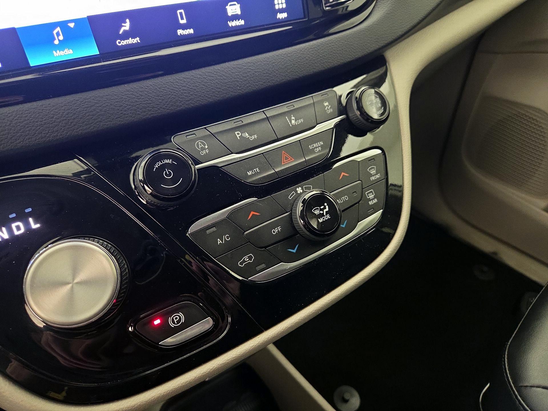 Thumbnail: 2024 Chrysler Pacifica - 16