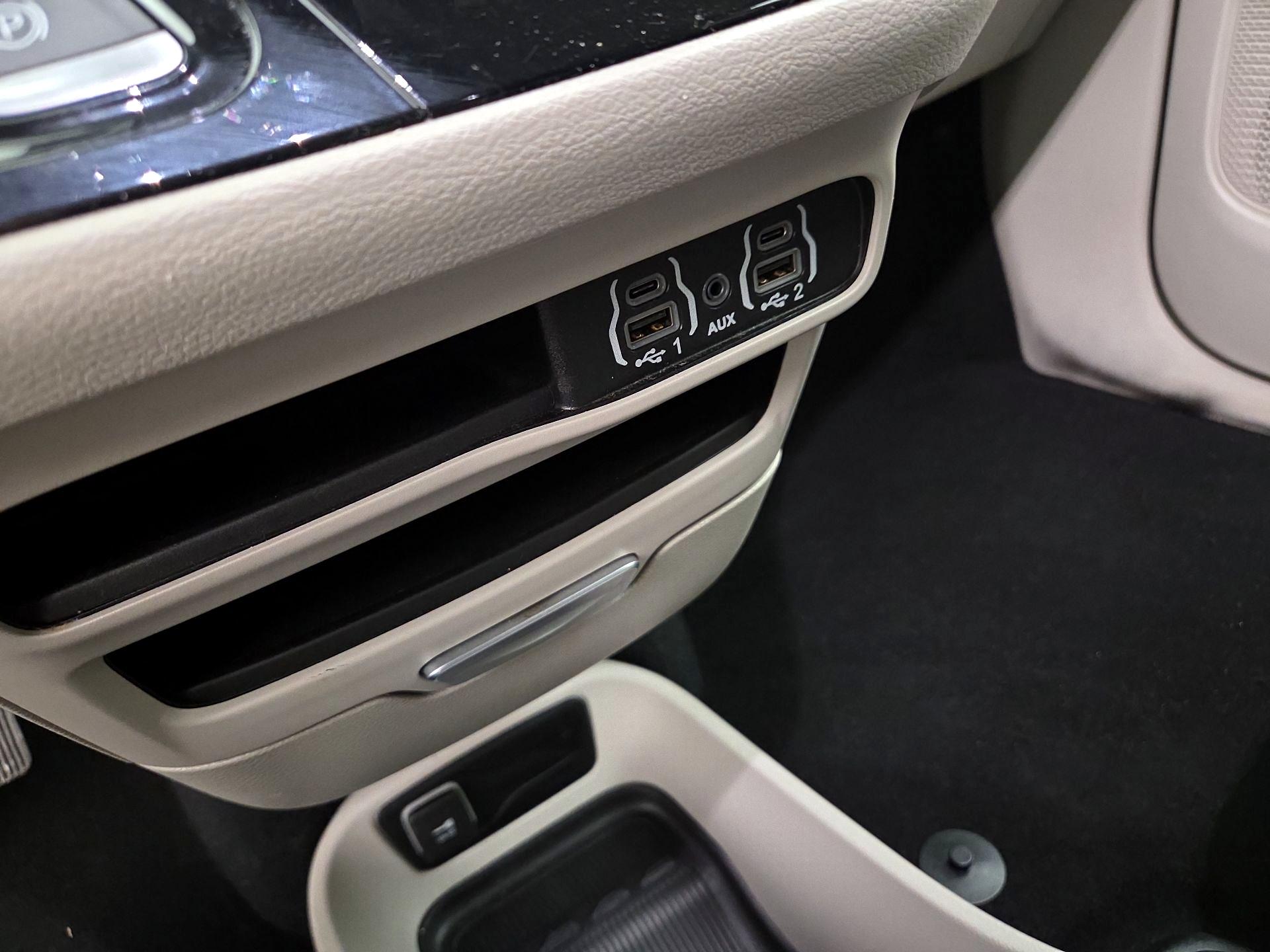 Thumbnail: 2024 Chrysler Pacifica - 18