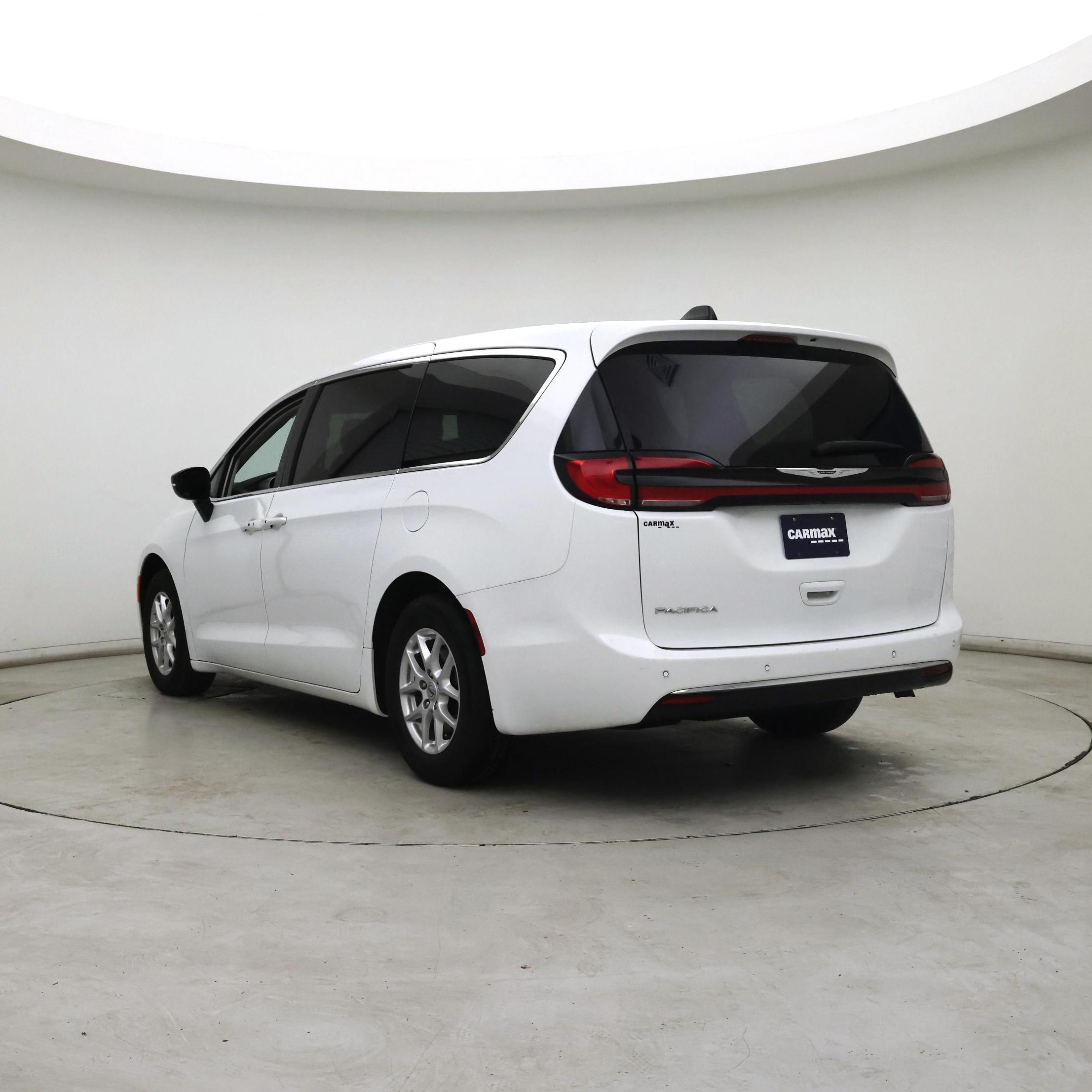 Thumbnail: 2024 Chrysler Pacifica - 2