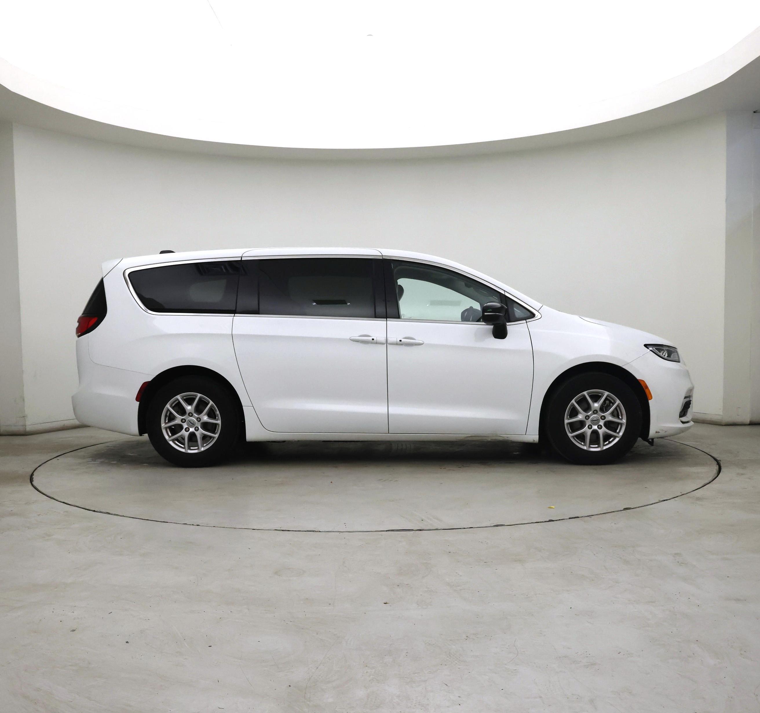 Thumbnail: 2024 Chrysler Pacifica - 7