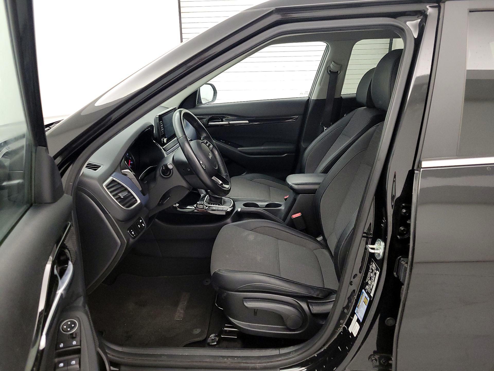 Thumbnail: 2023 Kia Seltos - 11