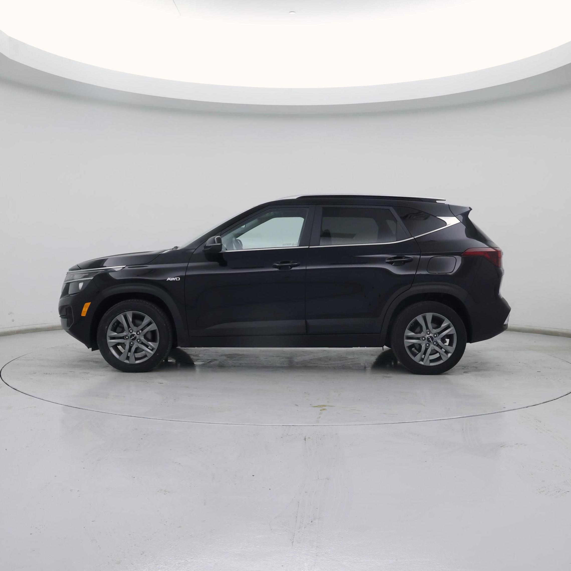 Thumbnail: 2023 Kia Seltos - 3