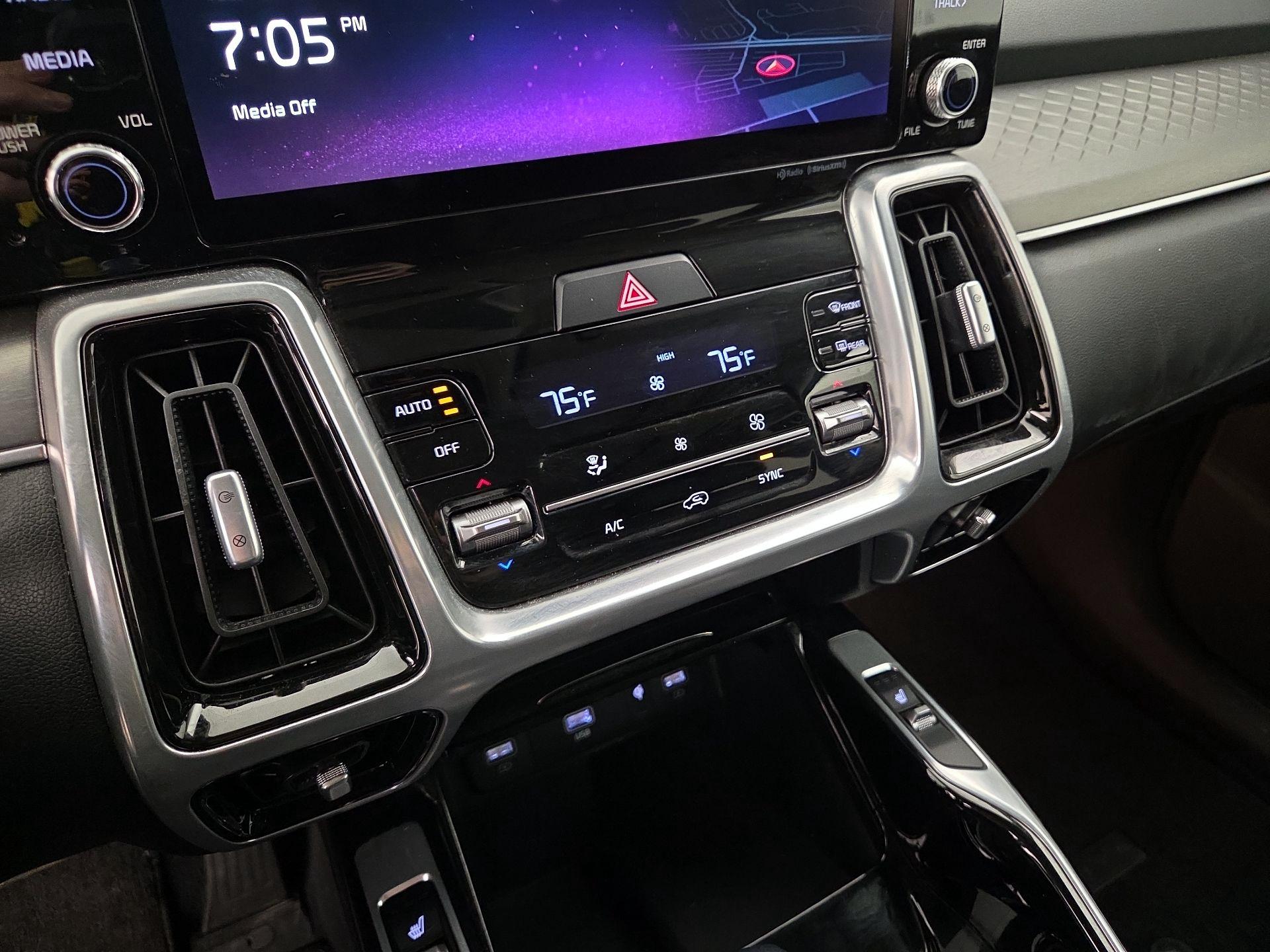 Thumbnail: 2023 Kia Sorento - 16