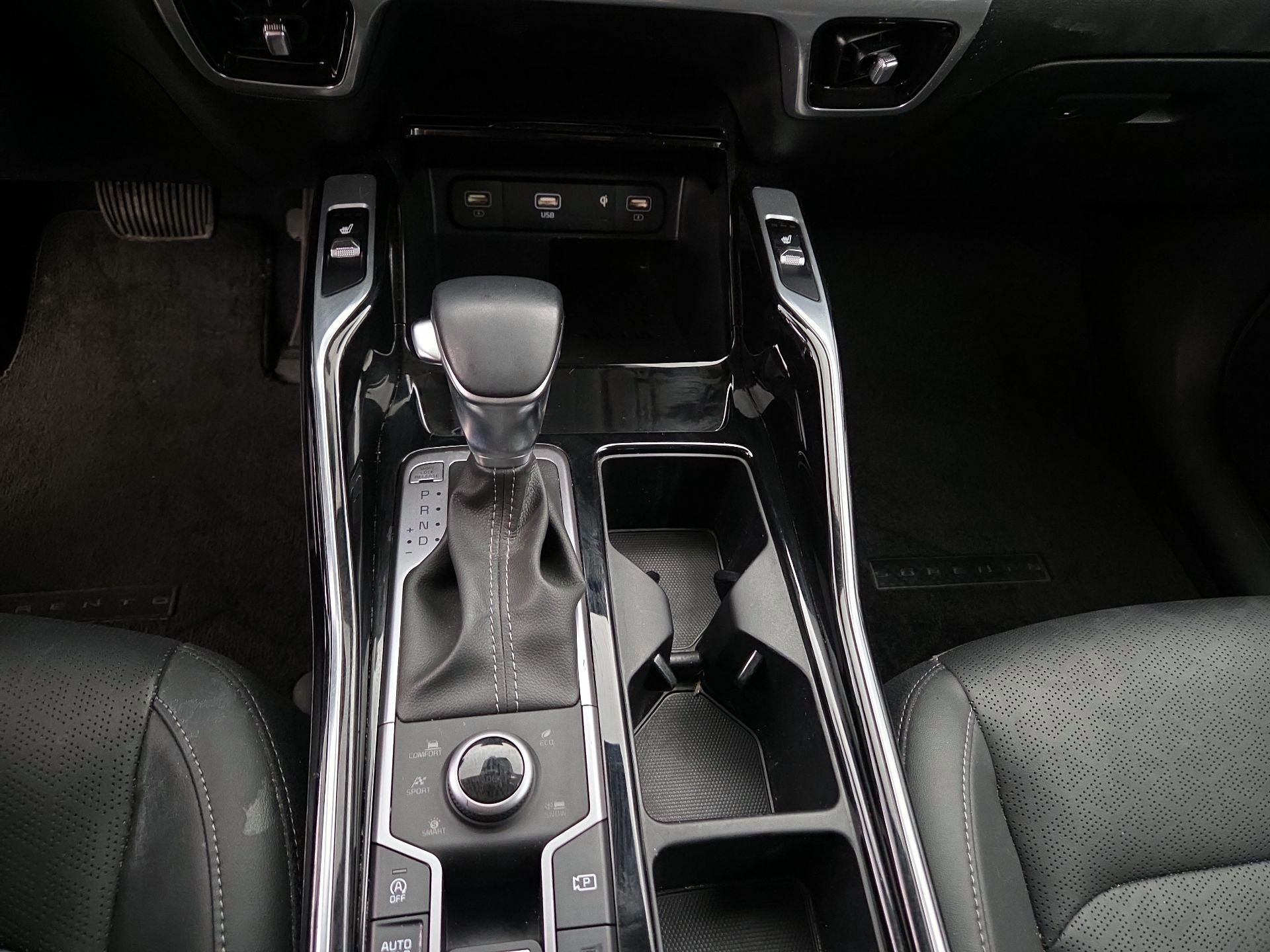 Thumbnail: 2023 Kia Sorento - 17