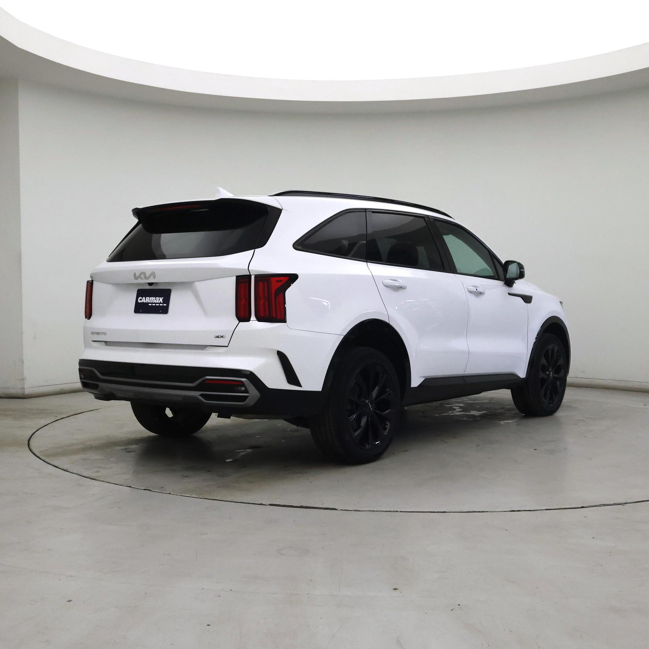 Thumbnail: 2023 Kia Sorento - 8