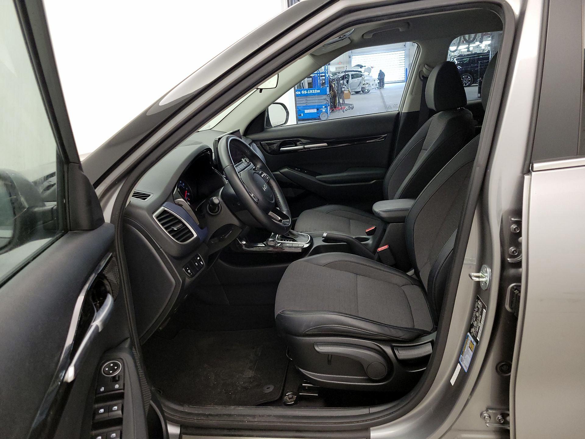 Thumbnail: 2023 Kia Seltos - 11