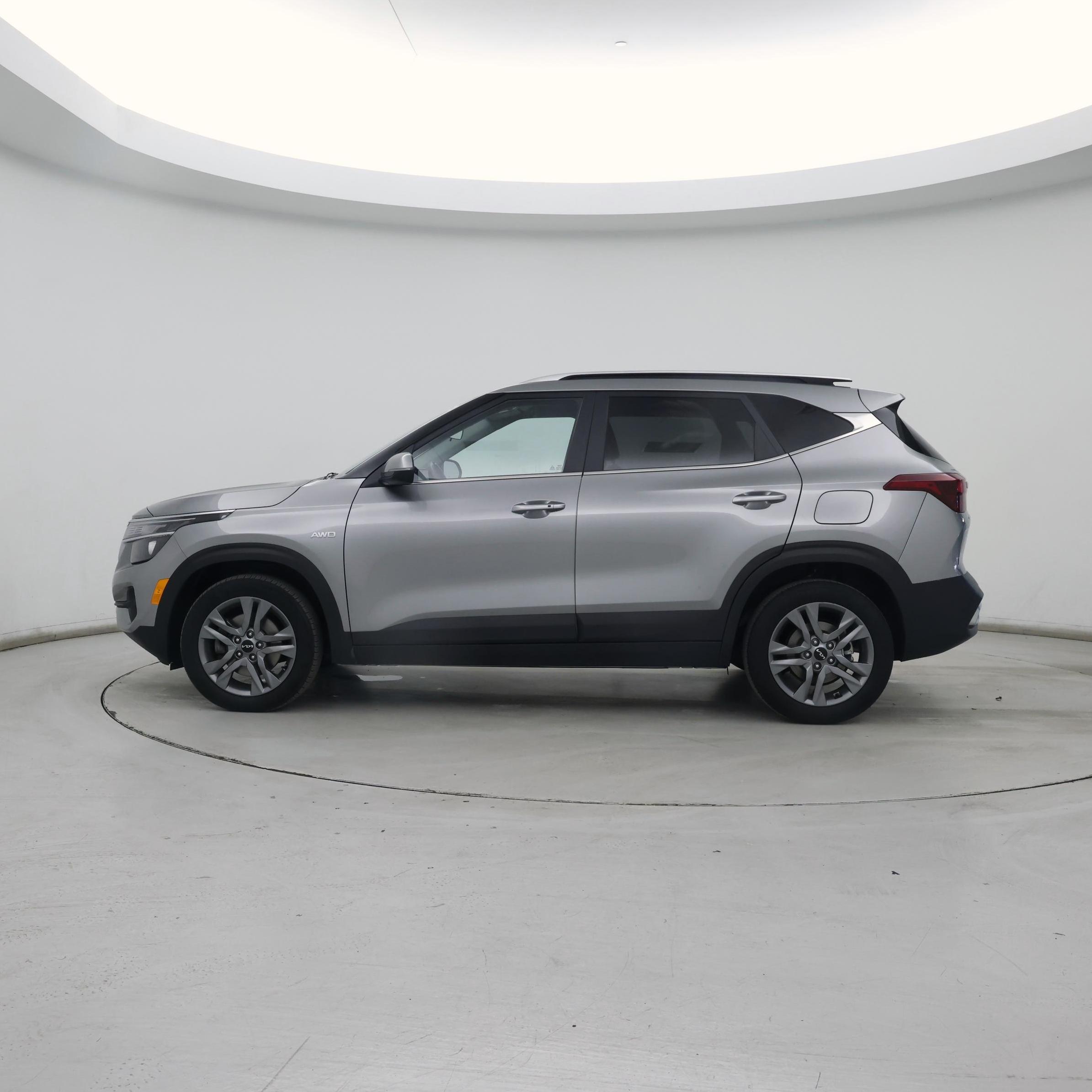 Thumbnail: 2023 Kia Seltos - 3