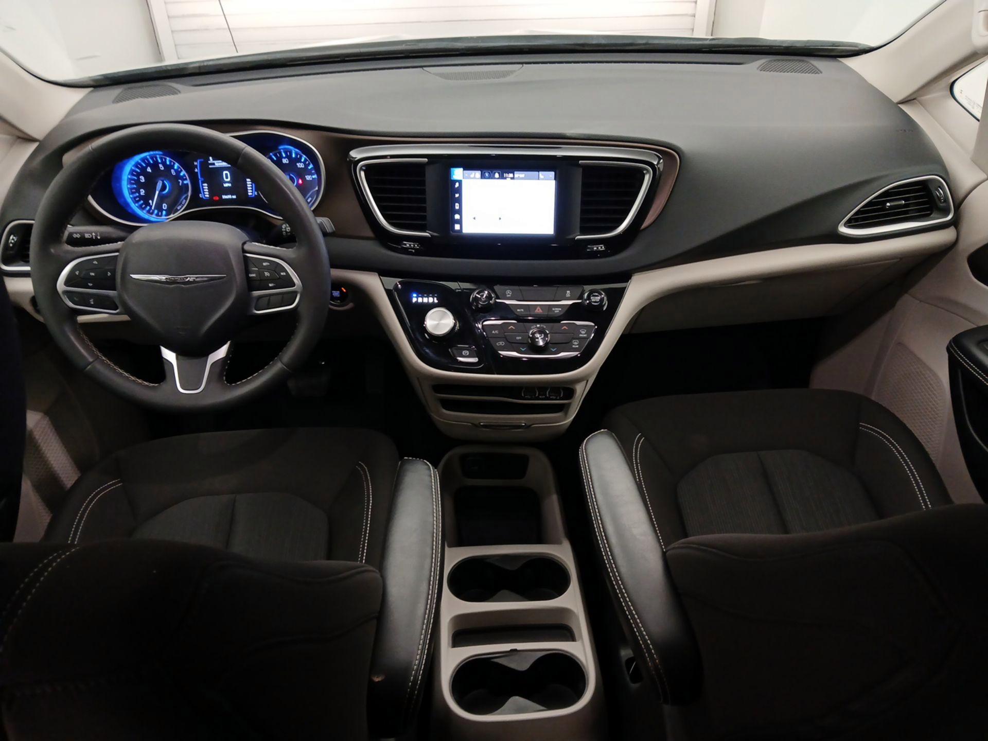 Thumbnail: 2023 Chrysler Voyager - 9