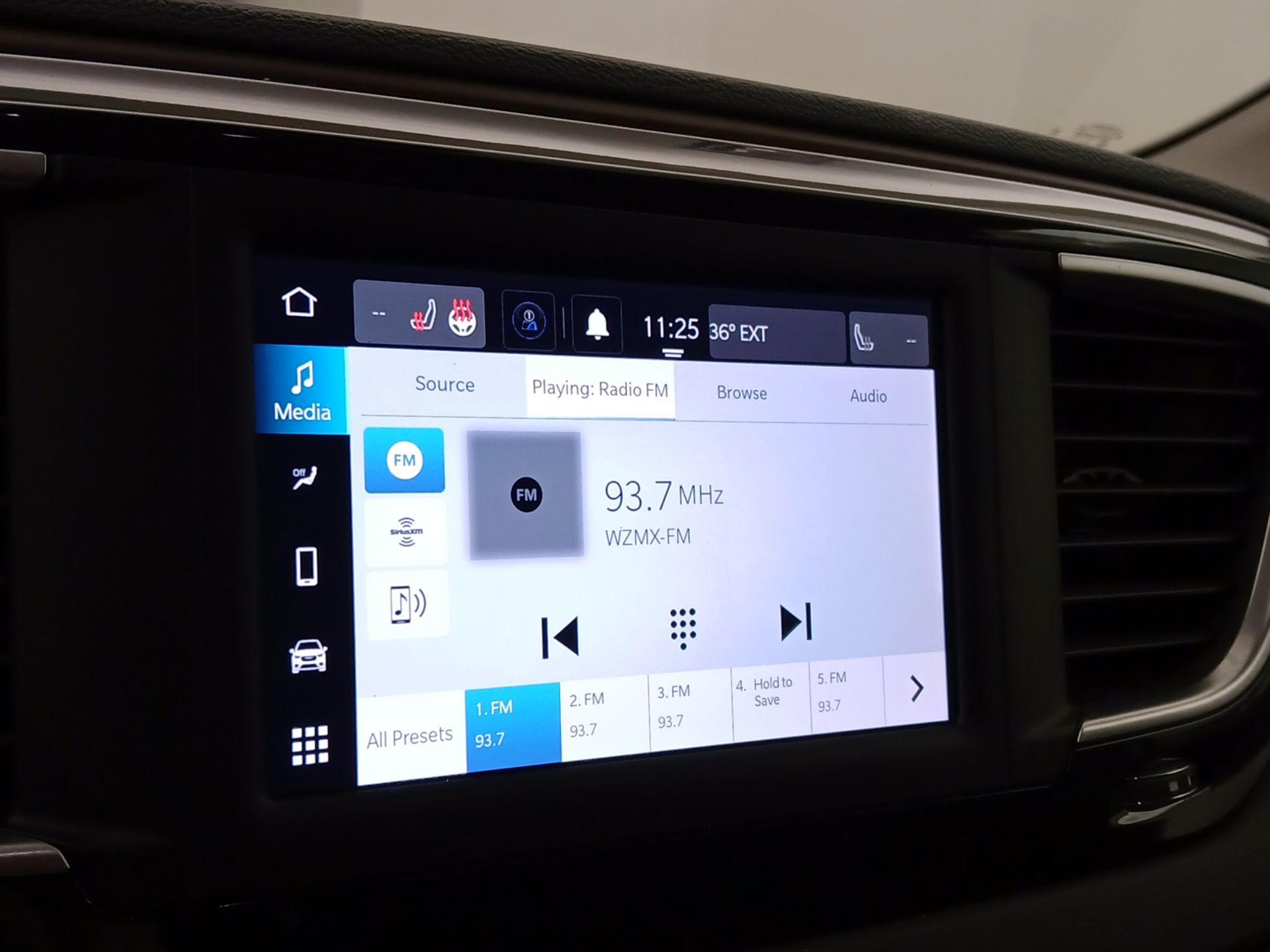 Thumbnail: 2023 Chrysler Voyager - 15