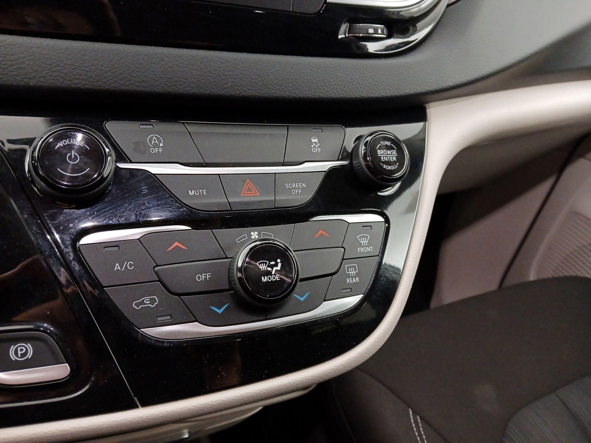 Thumbnail: 2023 Chrysler Voyager - 16