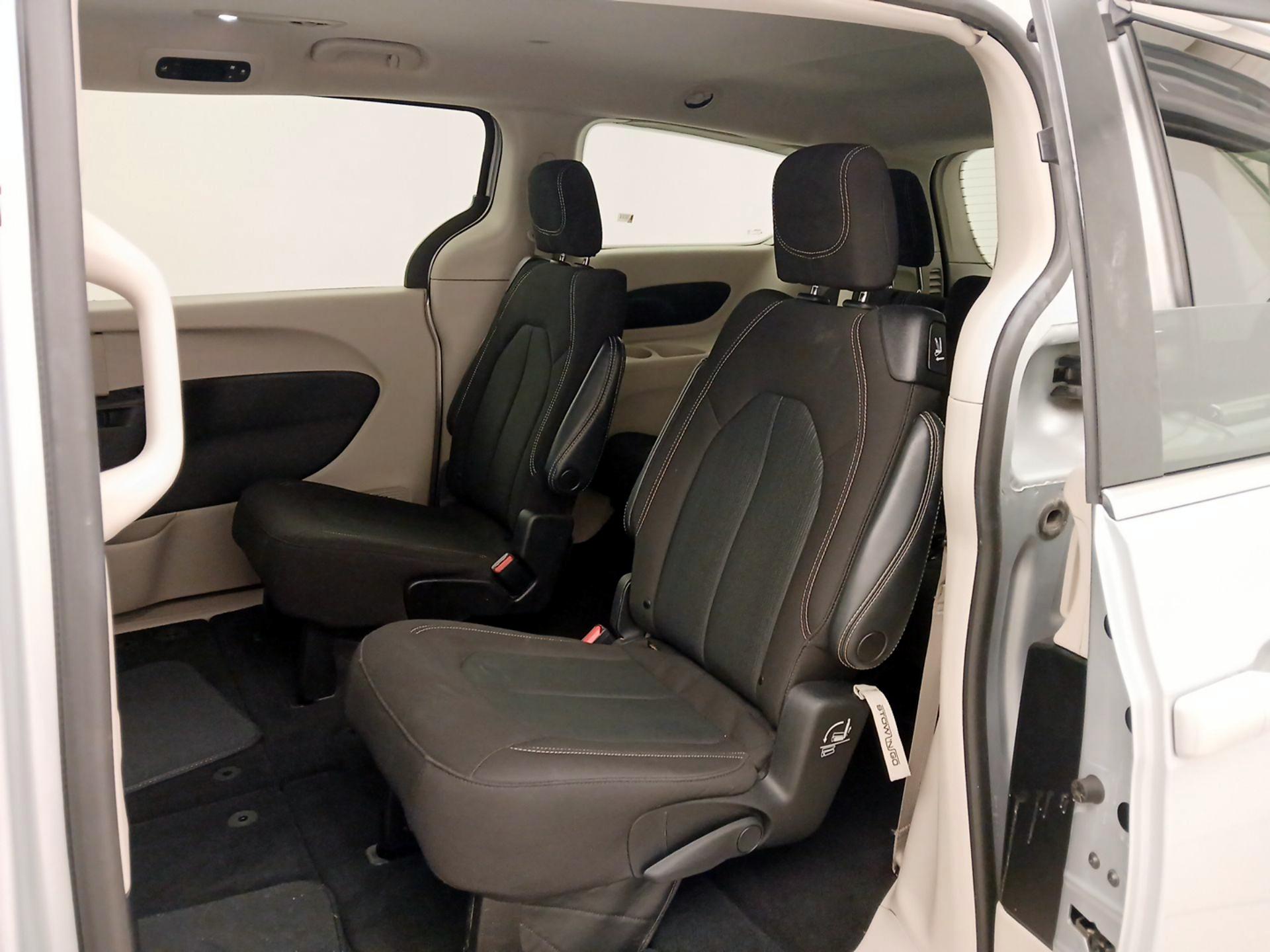 Thumbnail: 2023 Chrysler Voyager - 19