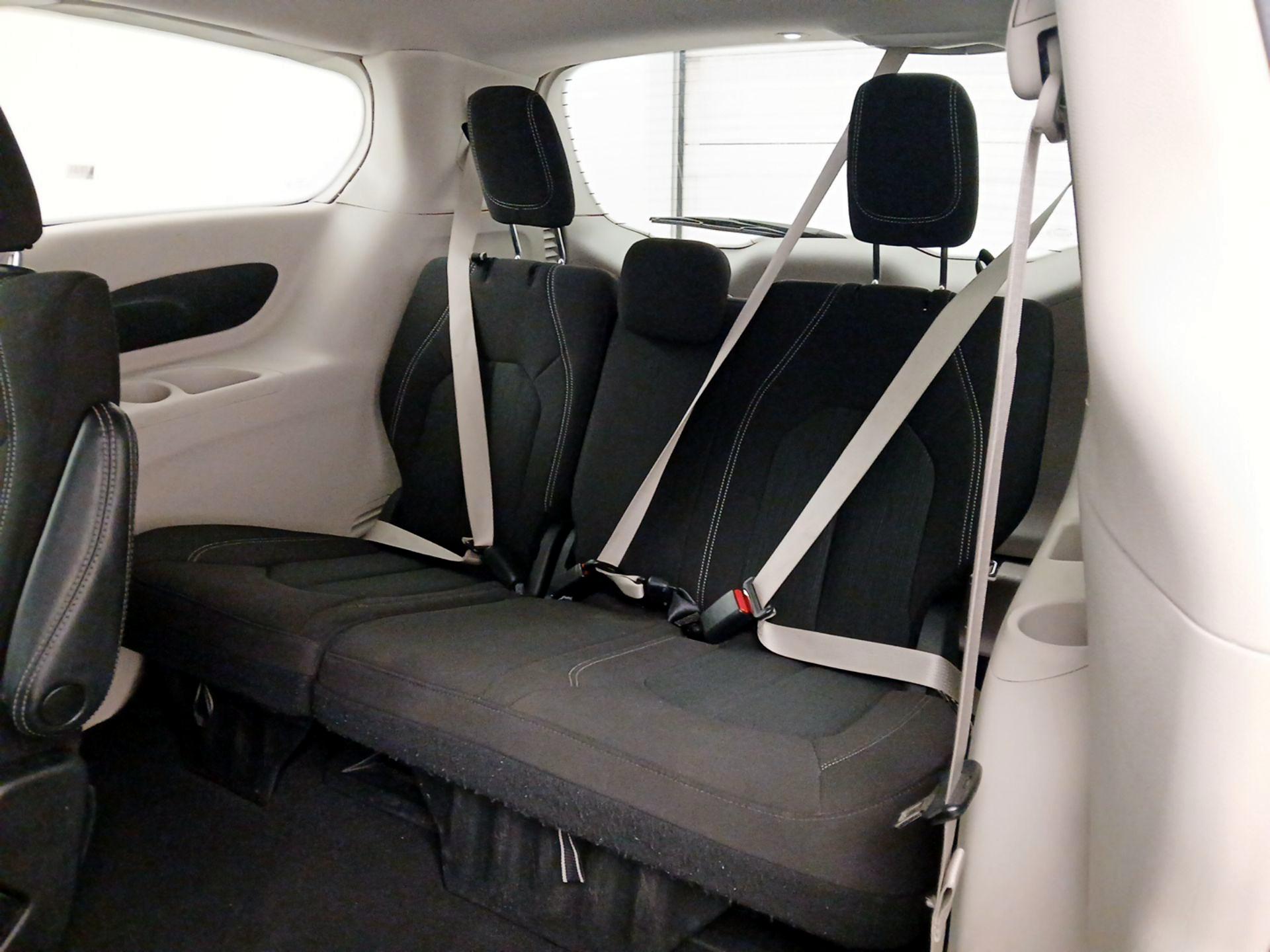 Thumbnail: 2023 Chrysler Voyager - 20