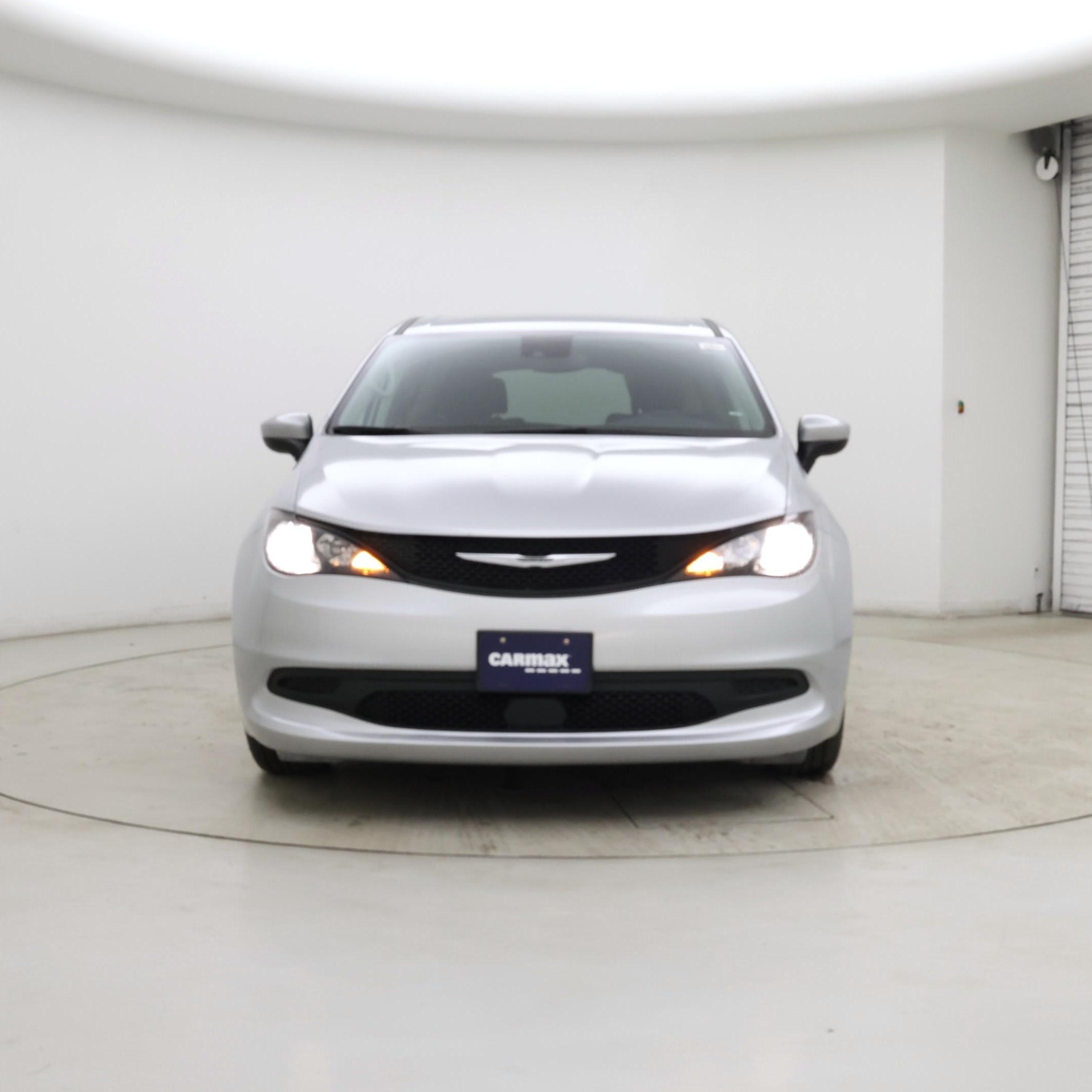 Thumbnail: 2023 Chrysler Voyager - 5