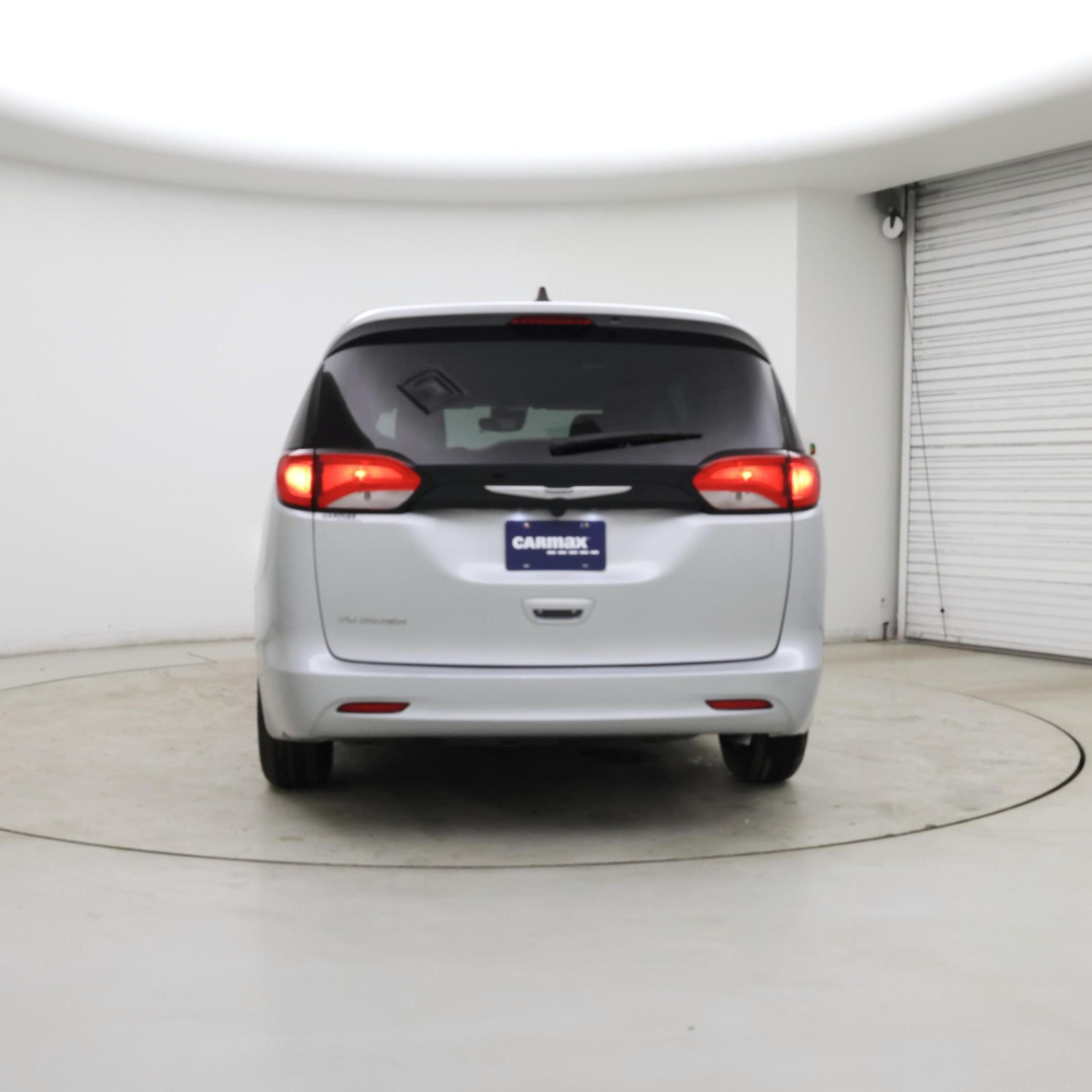 Thumbnail: 2023 Chrysler Voyager - 6