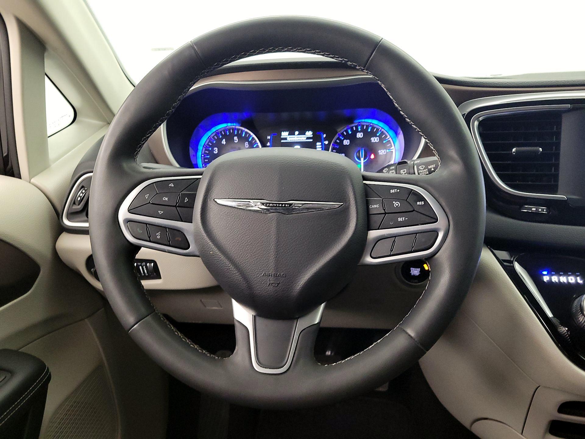 Thumbnail: 2023 Chrysler Voyager - 10