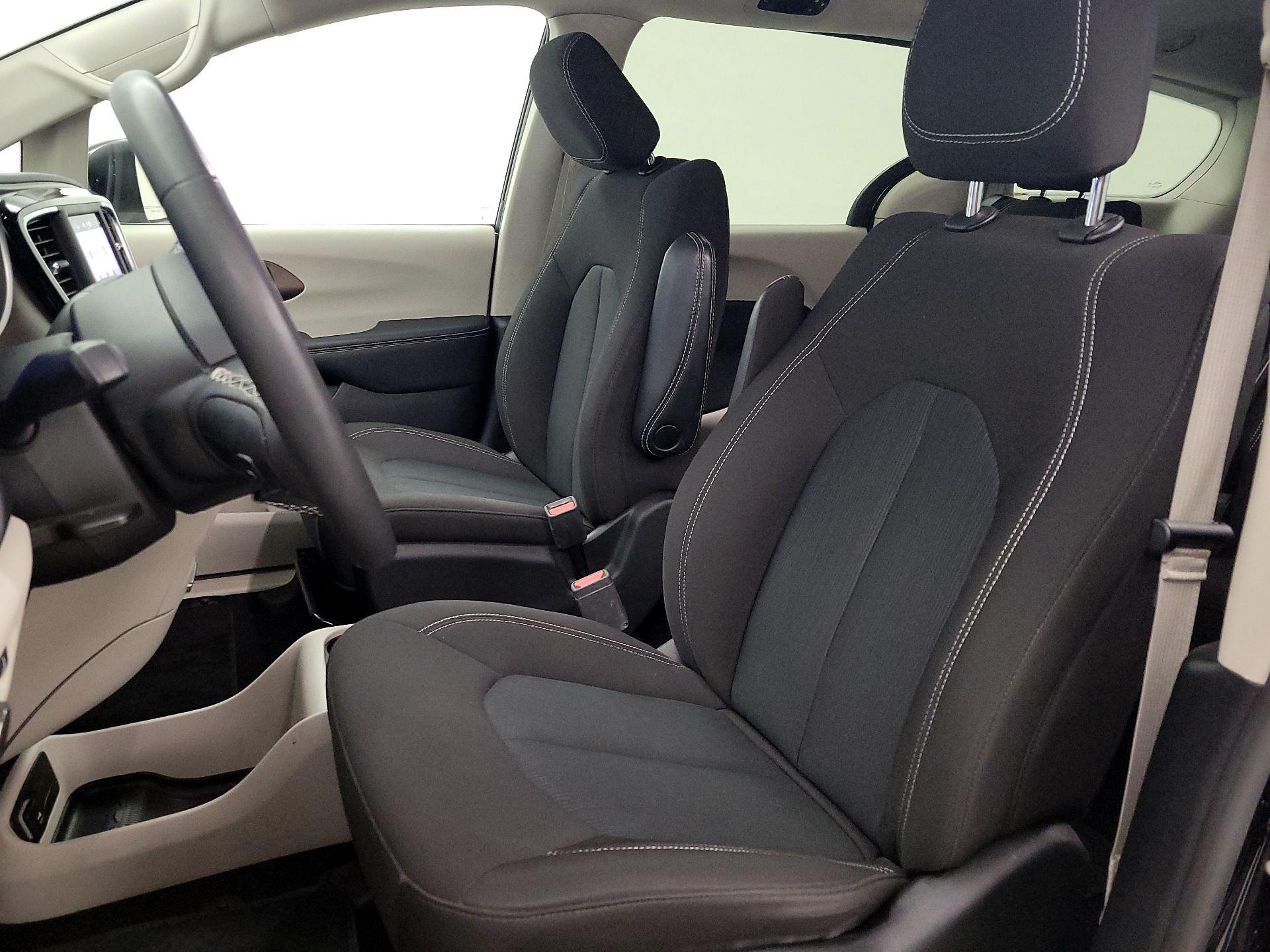 Thumbnail: 2023 Chrysler Voyager - 11