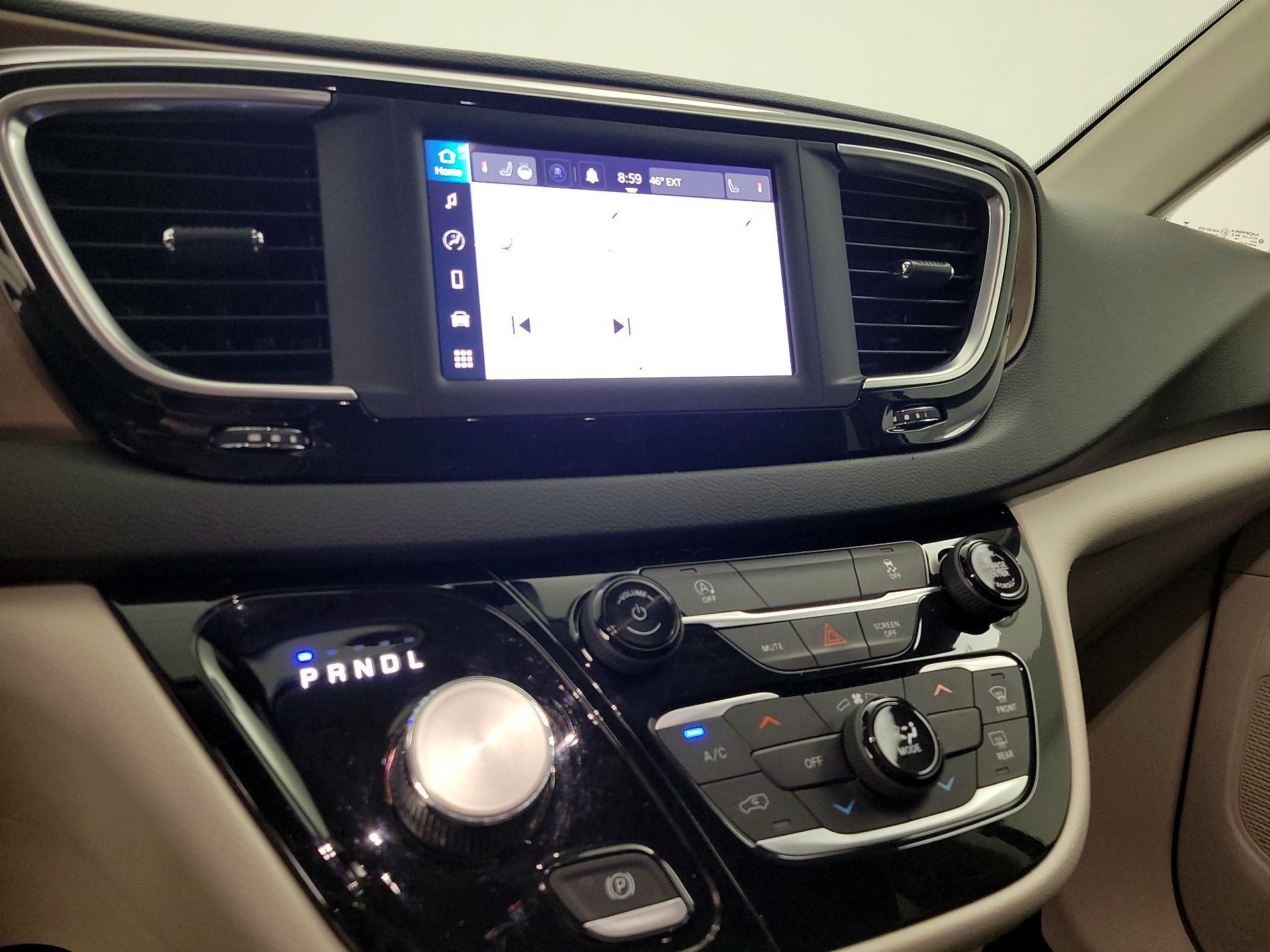 Thumbnail: 2023 Chrysler Voyager - 17