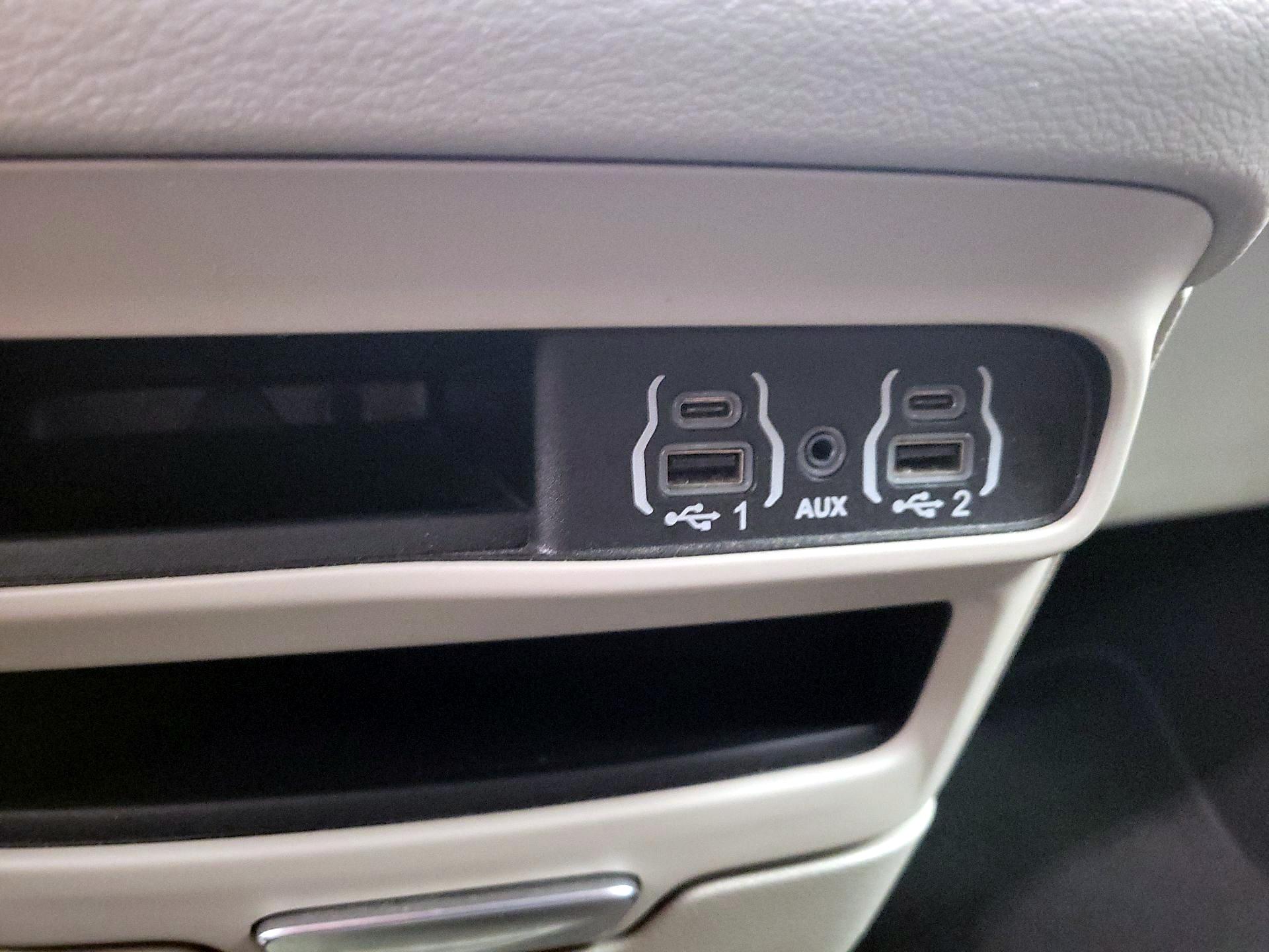 Thumbnail: 2023 Chrysler Voyager - 19