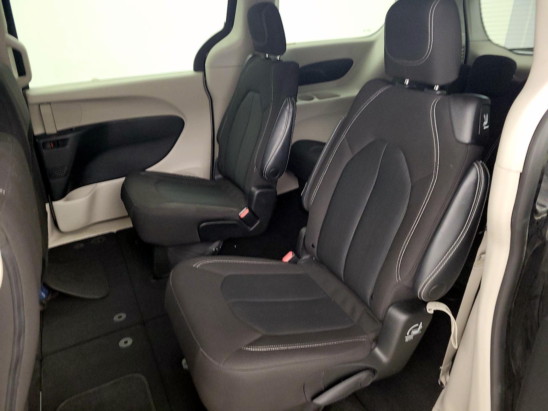 Thumbnail: 2023 Chrysler Voyager - 20