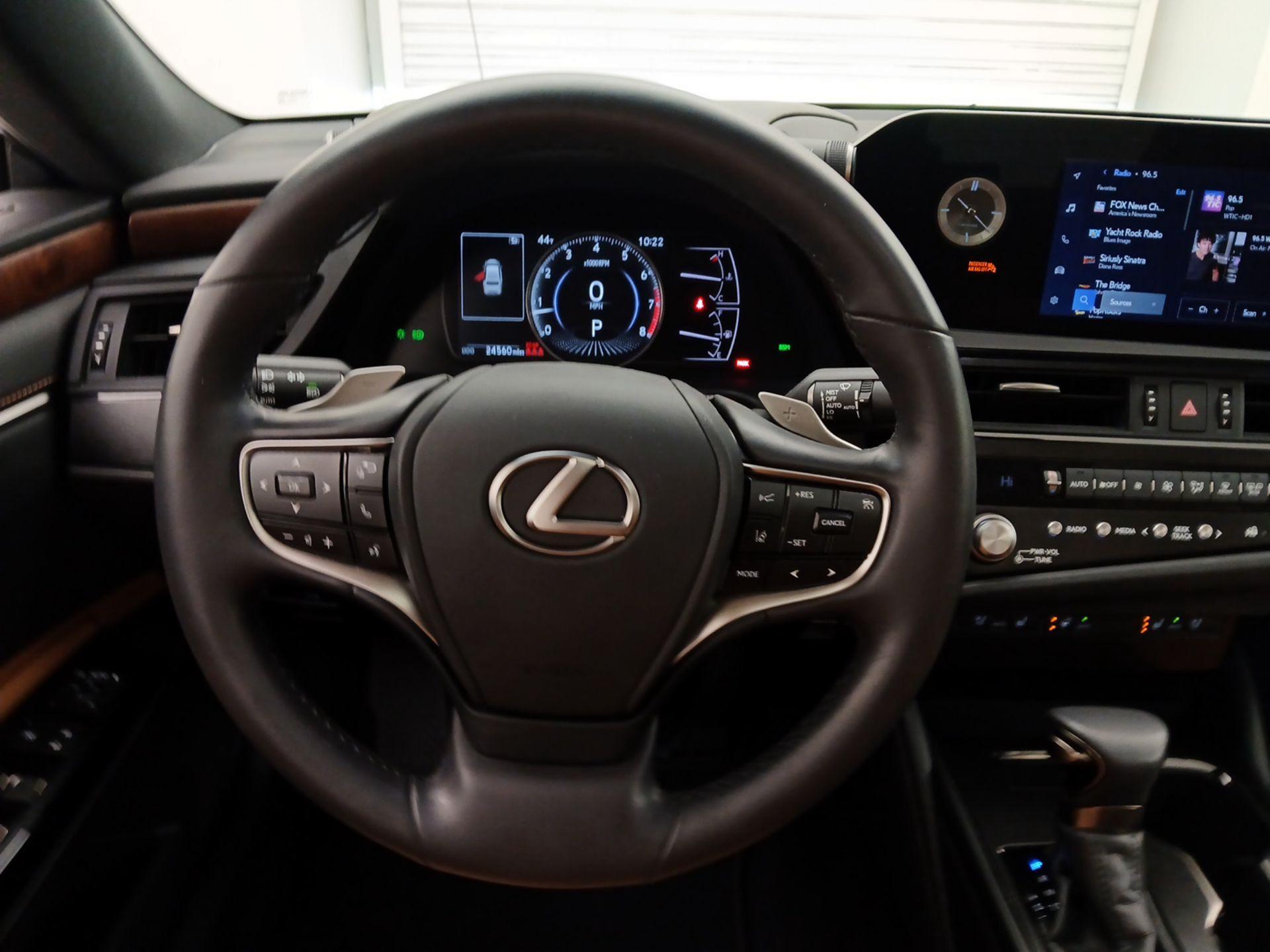 Thumbnail: 2023 Lexus ES - 10