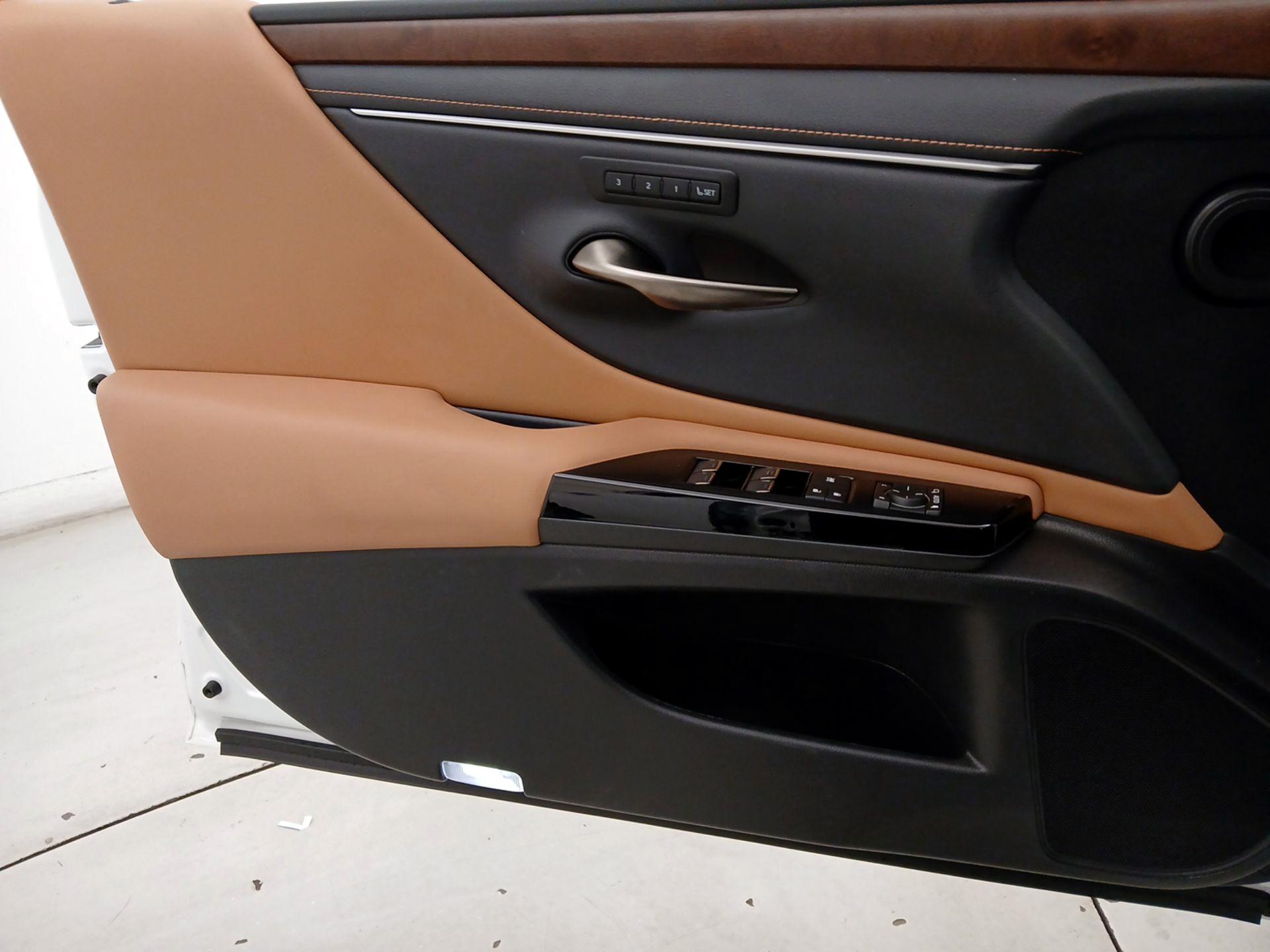 Thumbnail: 2023 Lexus ES - 12